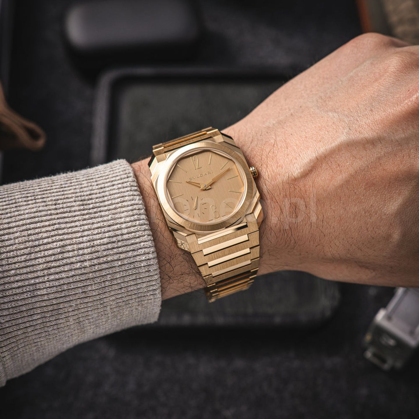 Bulgari Octo 104120 (2026) - Gold dial 37 mm Yellow Gold case (5/8)