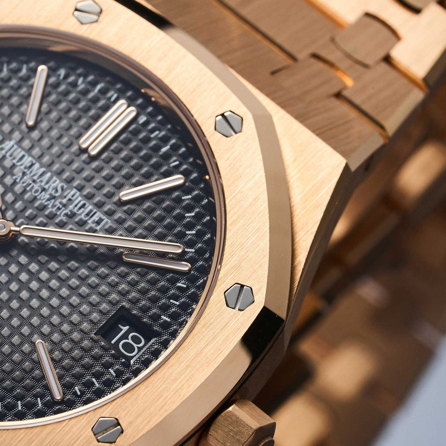 Audemars Piguet Royal Oak Jumbo 16202OR.OO.1240OR.01 (2022) - Grey dial 39 mm Rose Gold case (3/7)