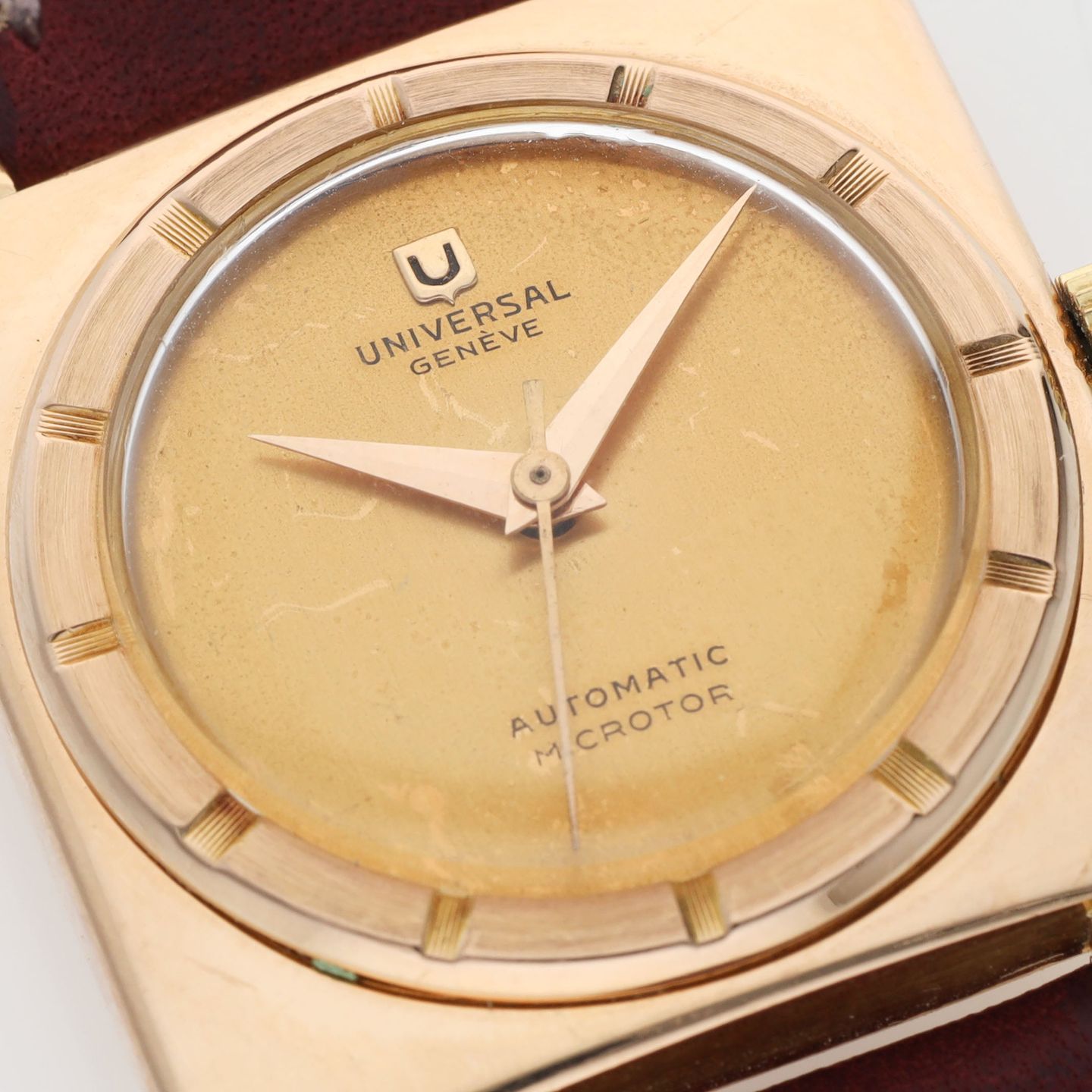 Universal Genève Vintage 10359 (1960) - Champagne dial 30 mm Rose Gold case (2/7)