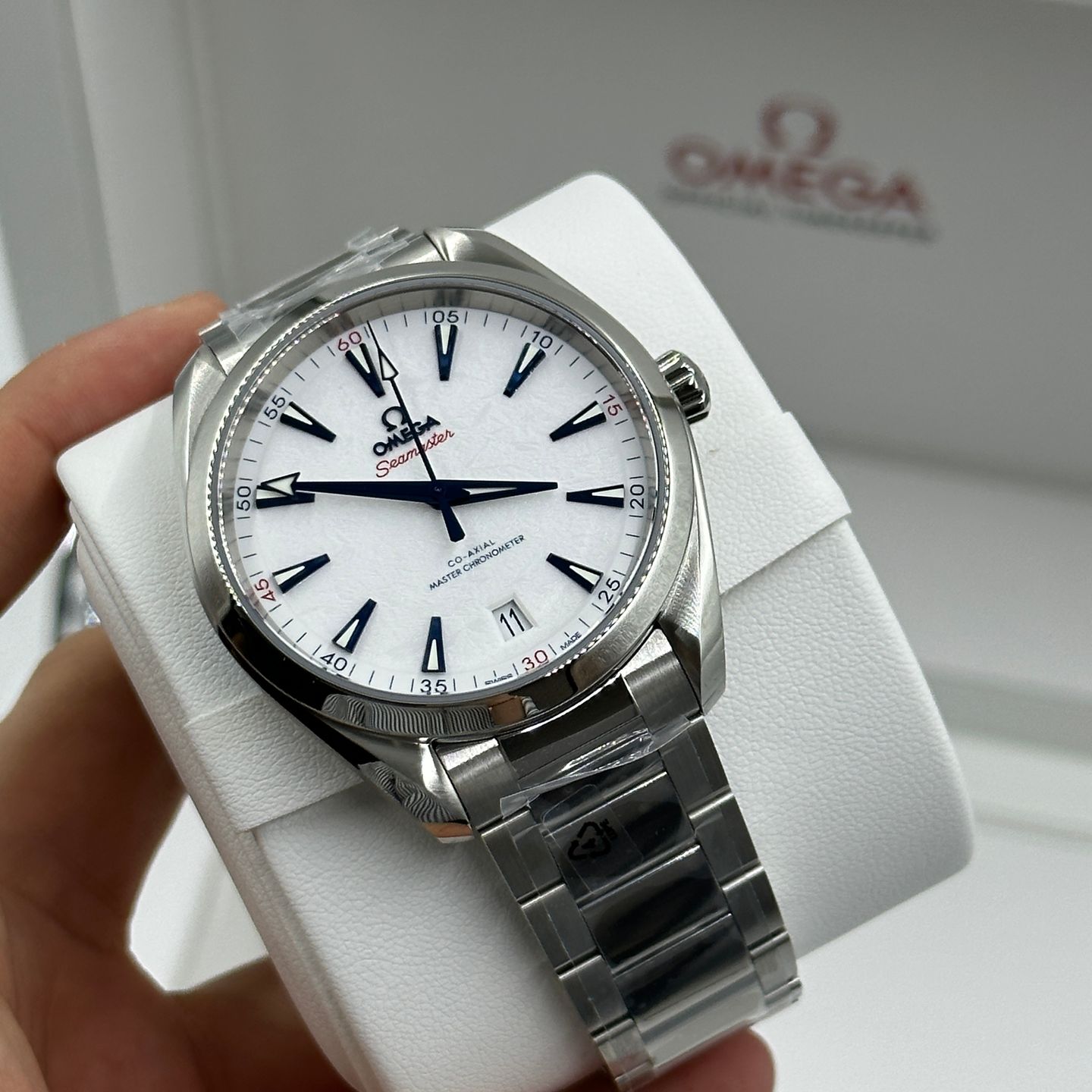 Omega Seamaster Aqua Terra 522.10.41.21.04.001 (2023) - White dial 41 mm Steel case (5/8)