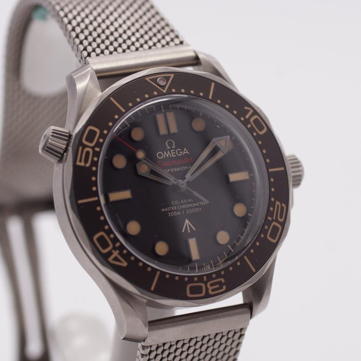 Omega Seamaster Diver 300 M 210.90.42.20.01.001 (2025) - Brown dial 42 mm Titanium case (4/8)