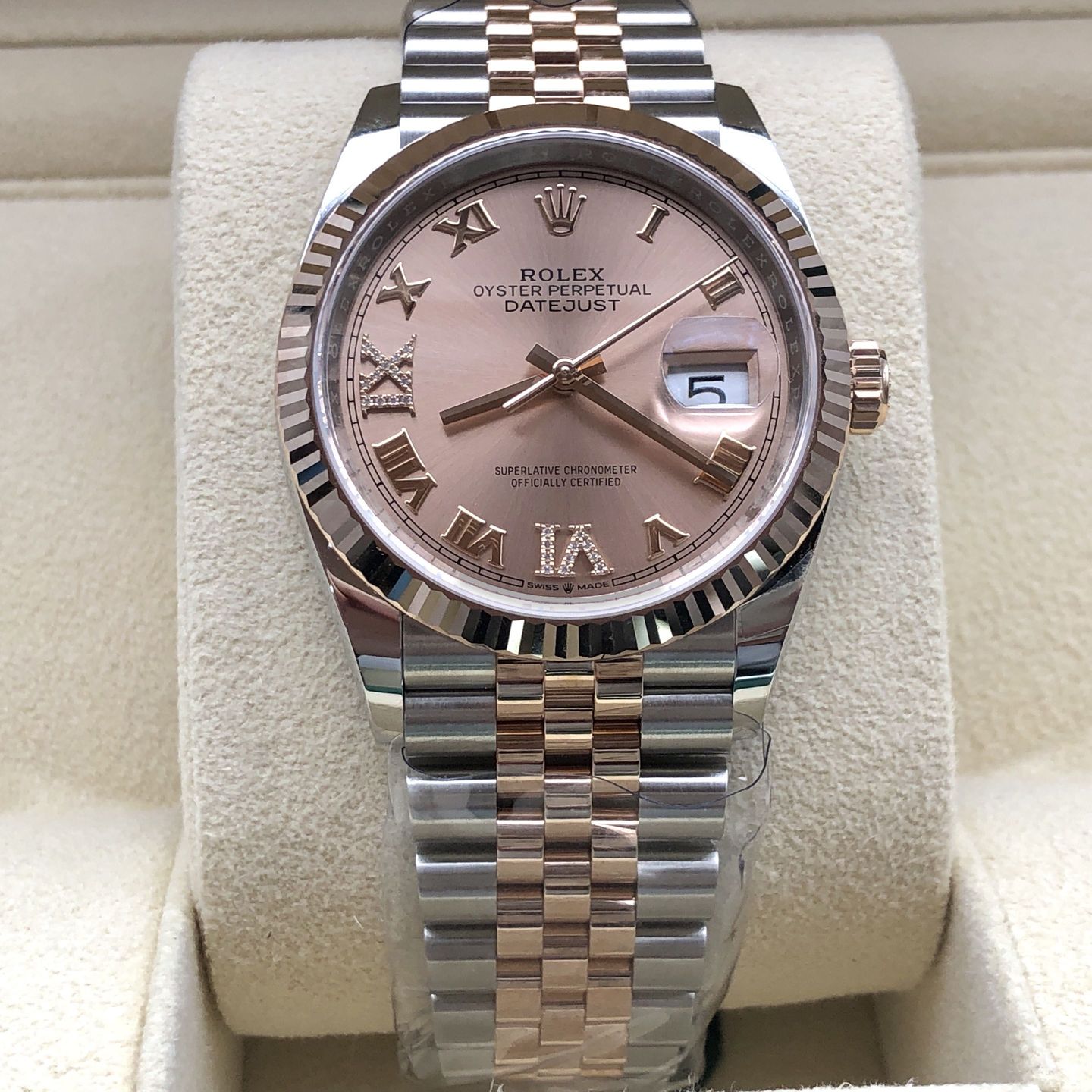 Rolex Datejust 36 126231 (Onbekend (willekeurig serienummer)) - Goud wijzerplaat 36mm Staal (2/8)