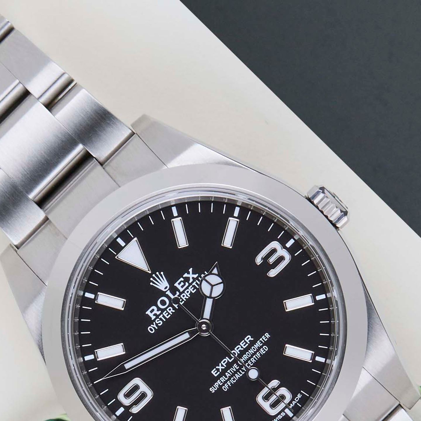 Rolex Explorer 214270 (2020) - Black dial 39 mm Steel case (3/8)