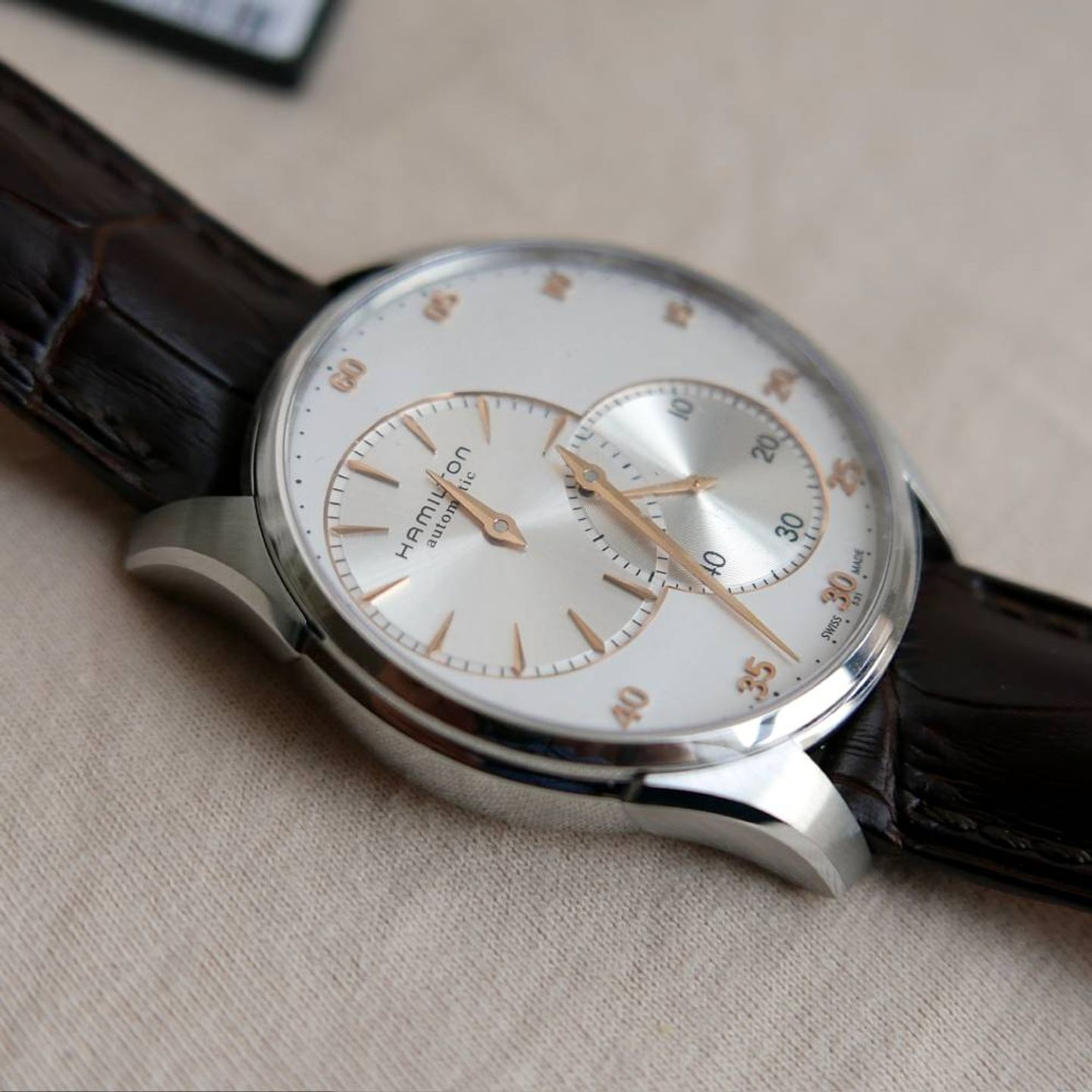 Hamilton Jazzmaster Regulator H42615553 (2025) - Silver dial 42 mm Steel case (2/8)