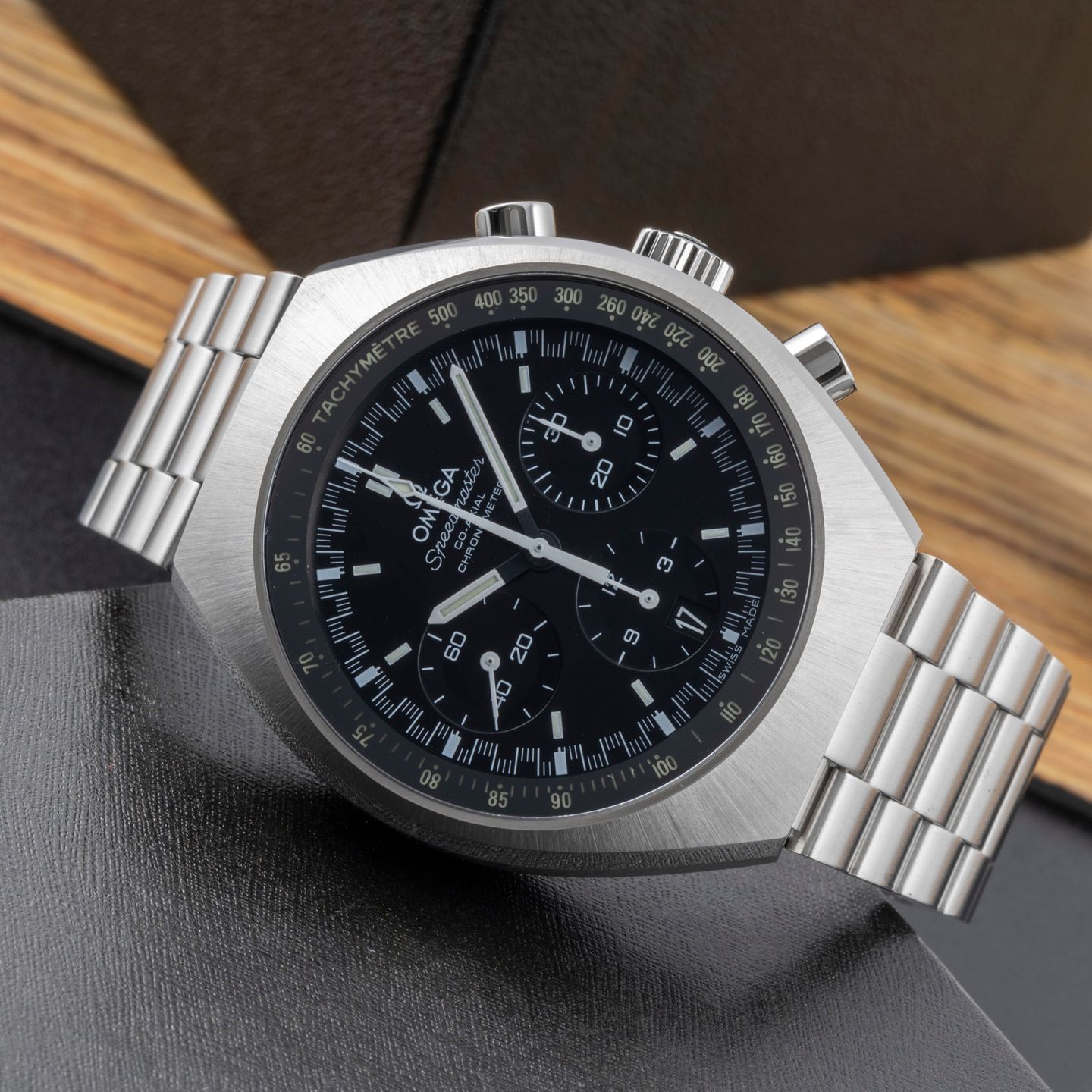 Omega Speedmaster Mark II 327.10.43.50.01.001 - (2/8)