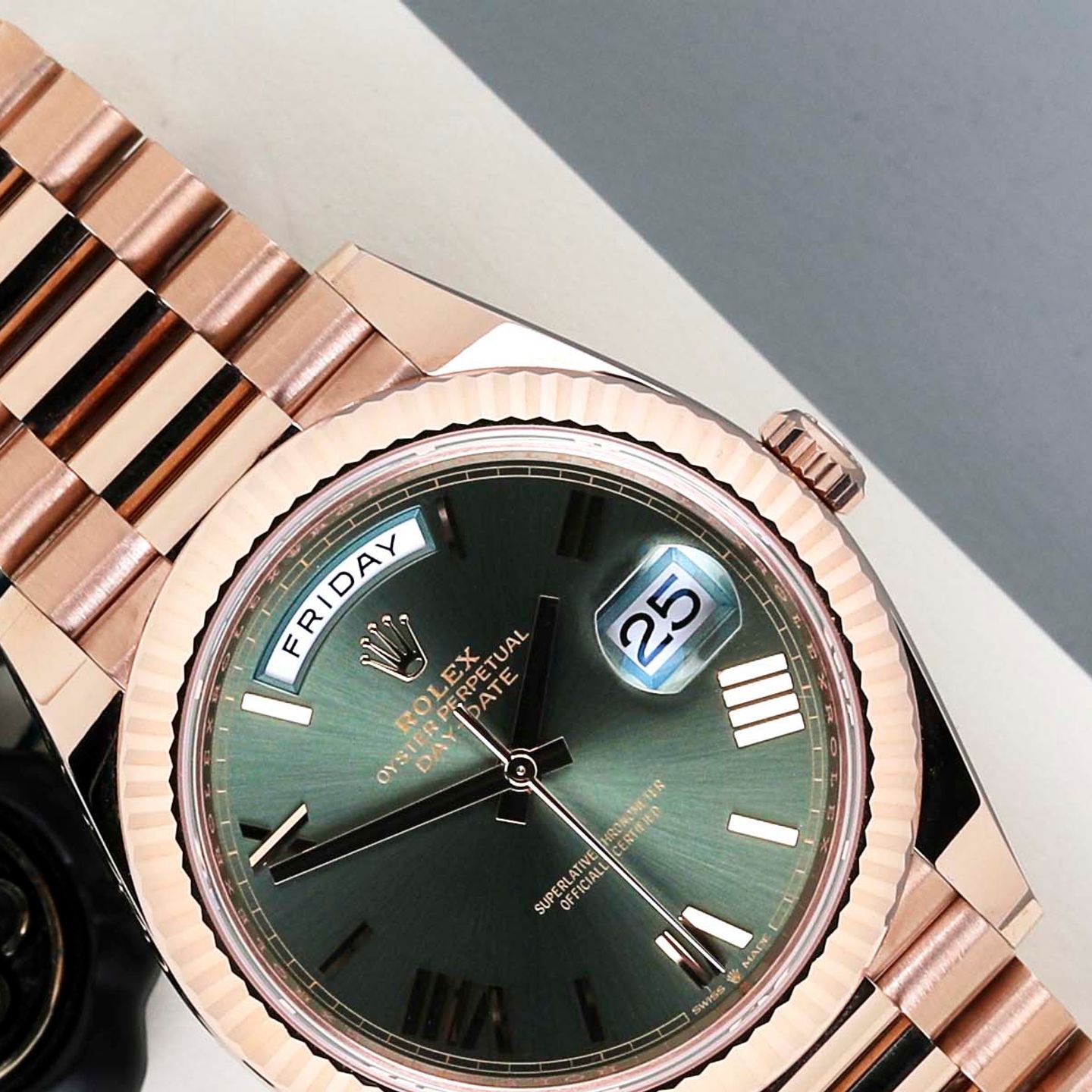 Rolex Day-Date 40 228235 (2024) - 40mm Roségoud (3/8)