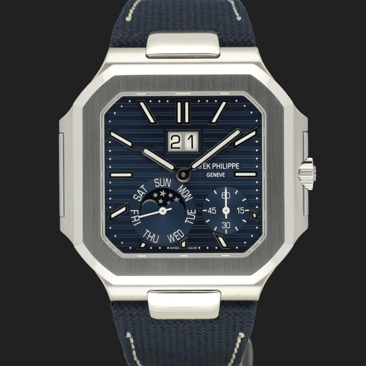 Patek Philippe Cubitus 5822P-001 (2025) - Blue dial 45 mm Platinum case (3/8)
