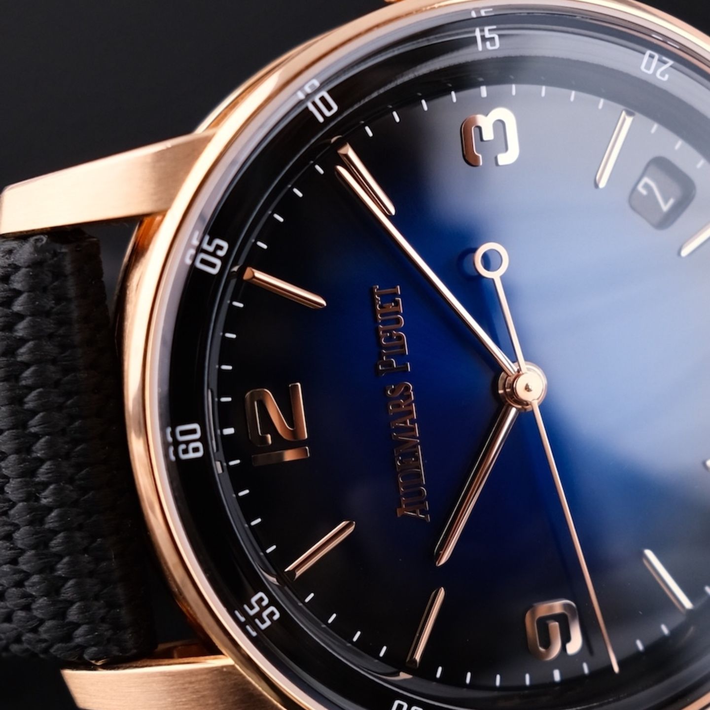 Audemars Piguet CODE 11.59 15210OR.OO.A002KB.03 (2022) - Blue dial 41 mm Rose Gold case (4/8)