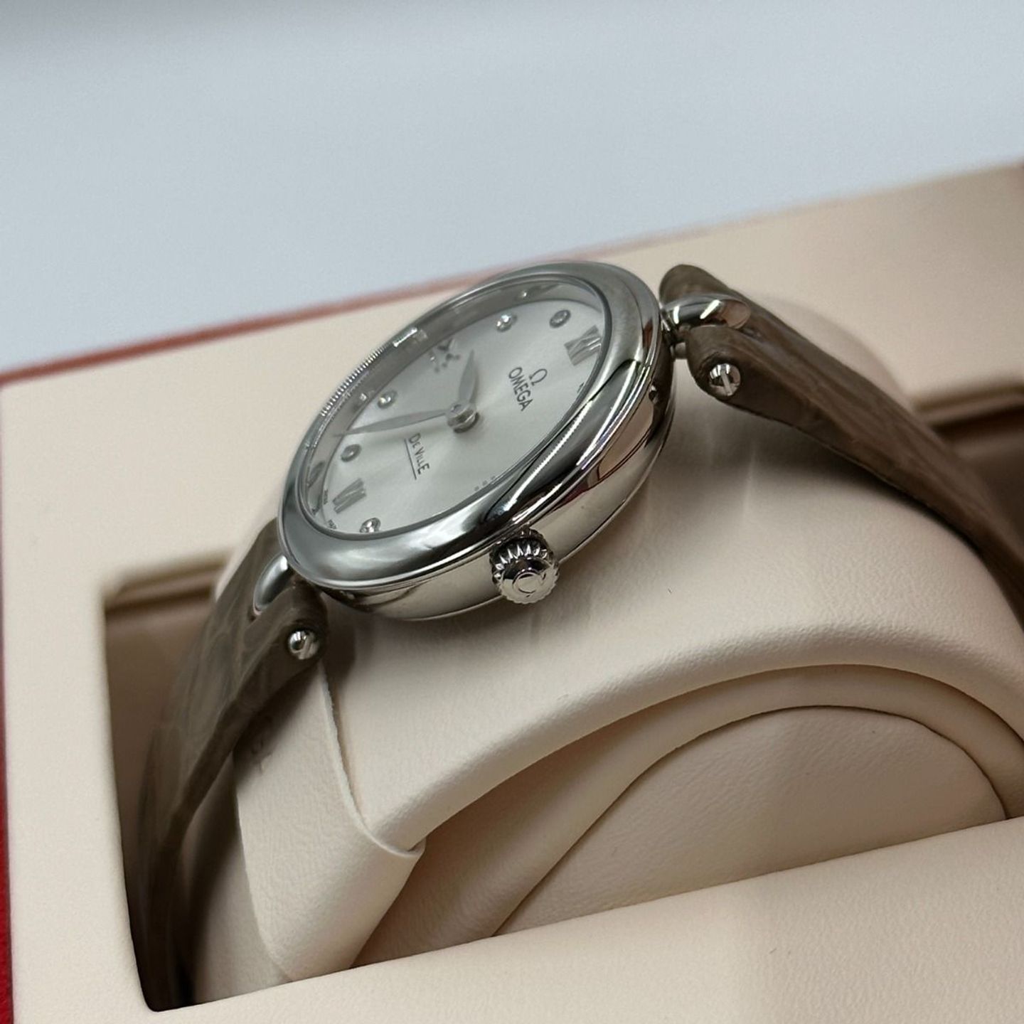 Omega De Ville Prestige 424.13.27.60.52.001 (2024) - Pearl dial 27 mm Steel case (5/8)