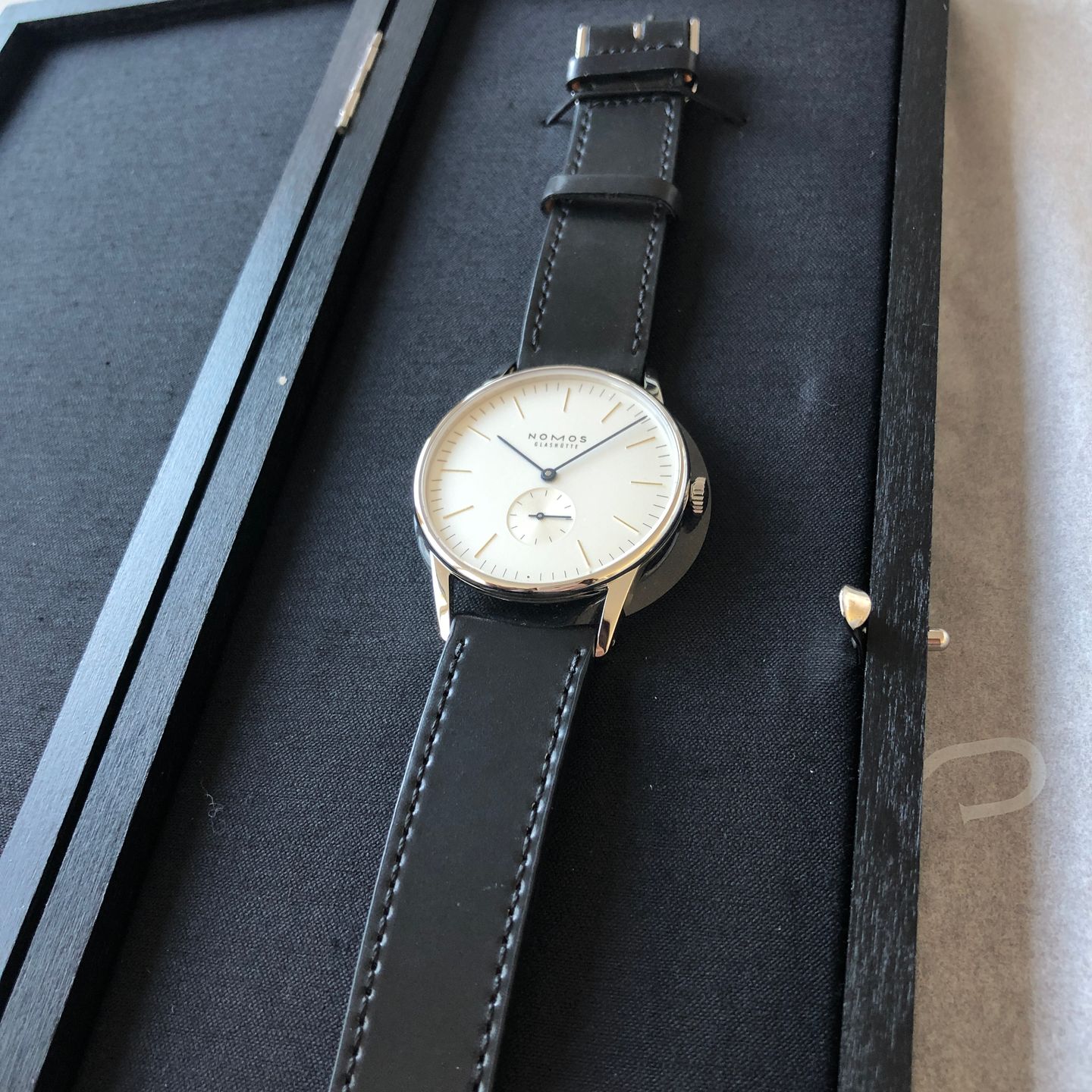 NOMOS Orion 38 387 (2022) - White dial 38 mm Steel case (3/4)