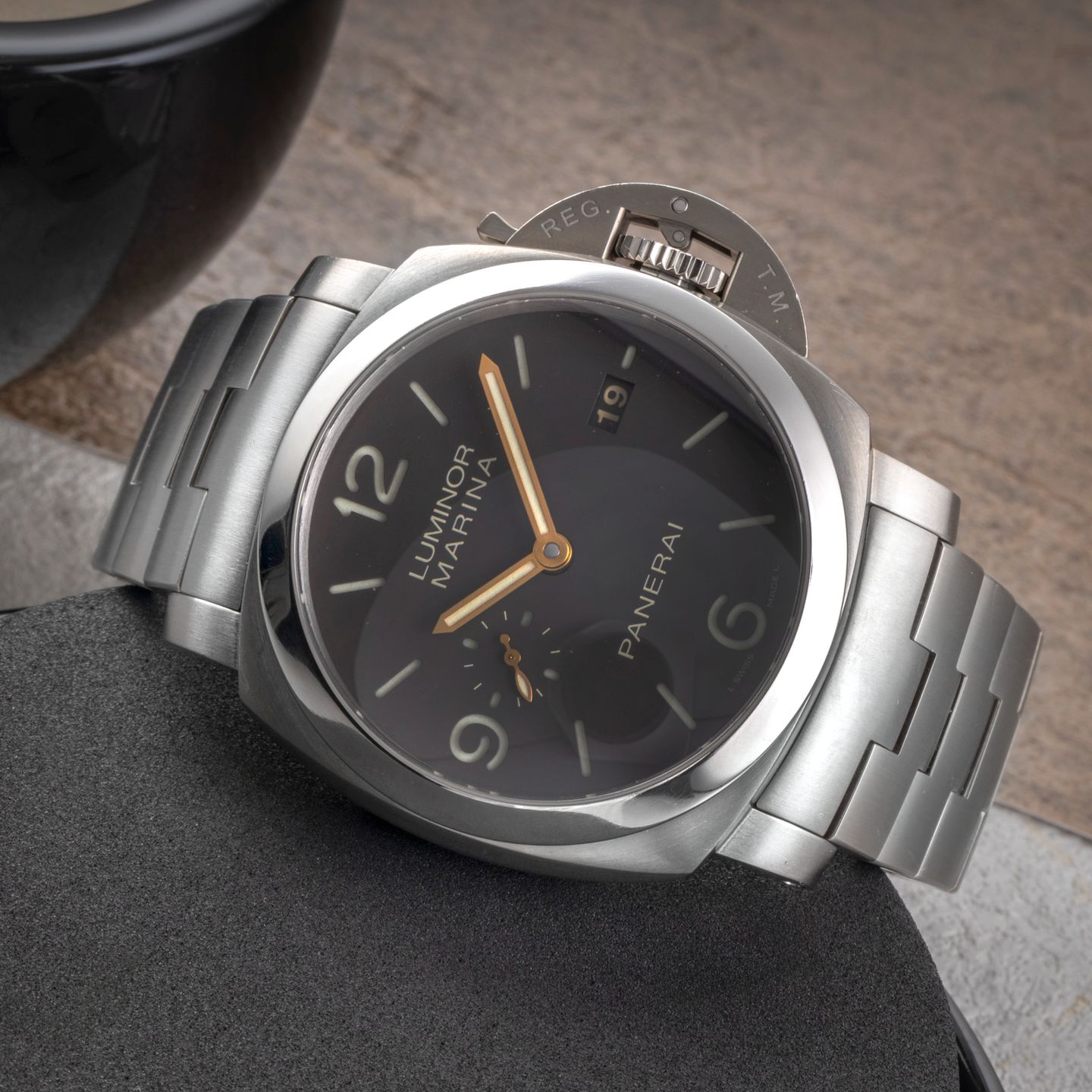 Panerai Luminor Marina 1950 3 Days Automatic PAM00352 (2013) - Brown dial 44 mm Titanium case (2/8)