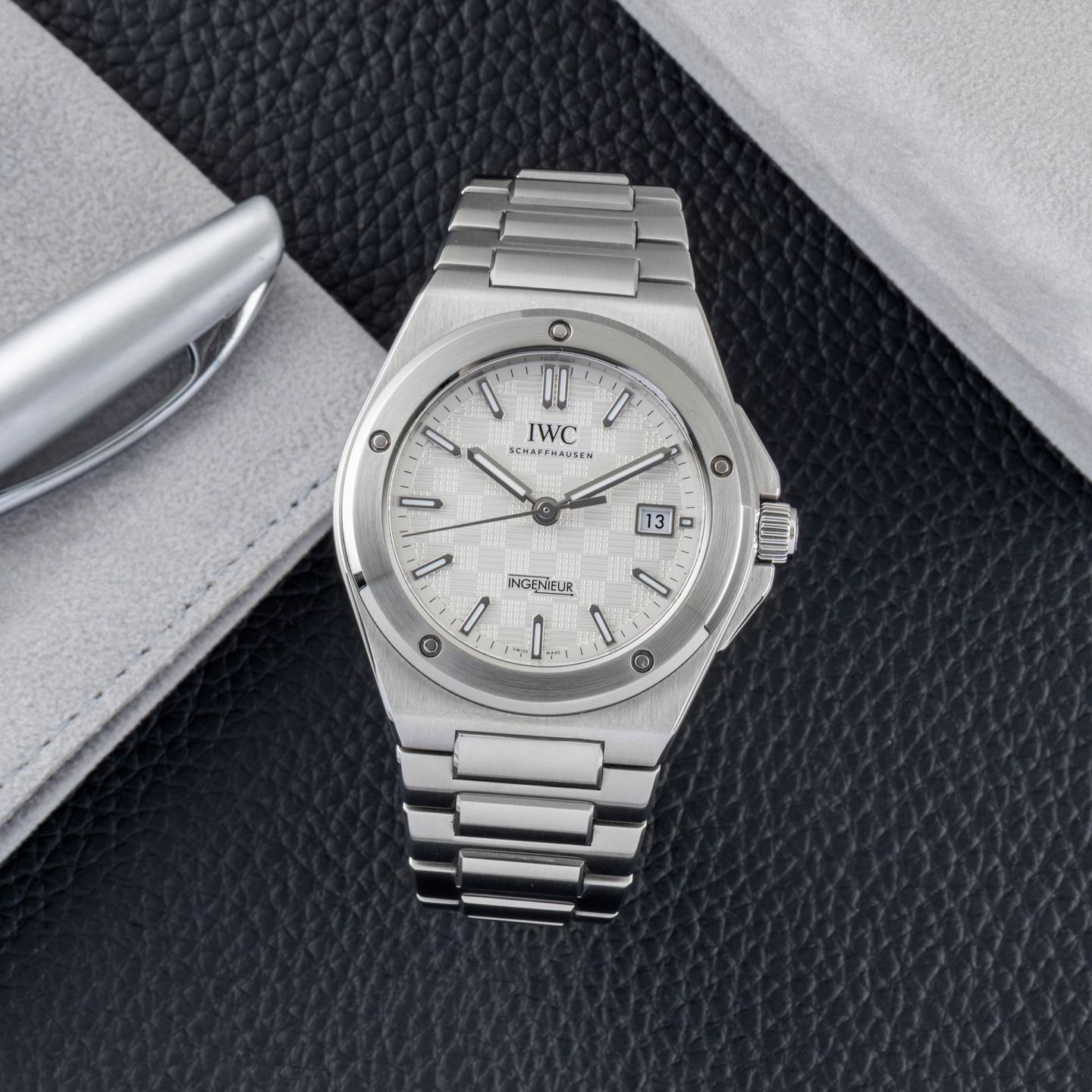 IWC Ingenieur Automatic IW328902 (Unknown (random serial)) - Silver dial 40 mm Steel case (1/8)
