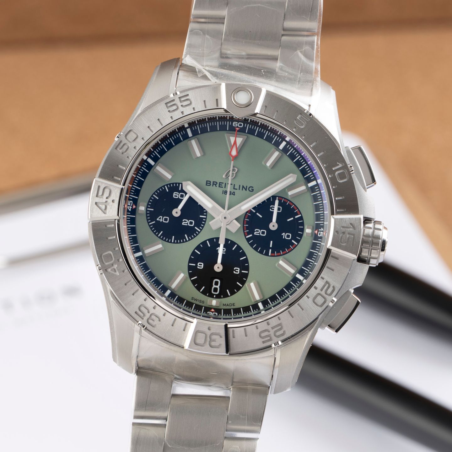 Breitling Avenger AB0147101L1A1 (2026) - Green dial 44 mm Steel case (3/8)