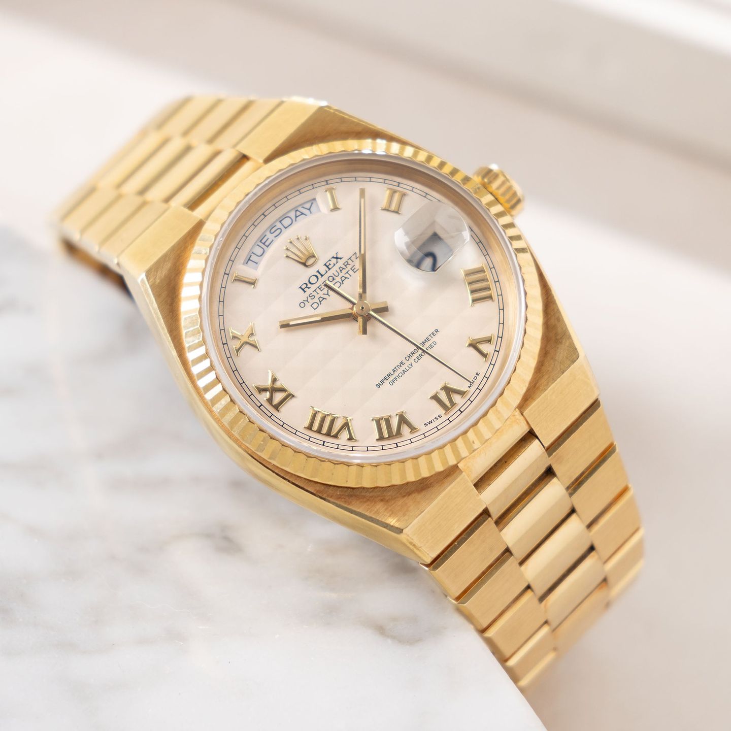 Rolex Day-Date Oysterquartz 19018 (1901) - White dial 36 mm Yellow Gold case (1/8)