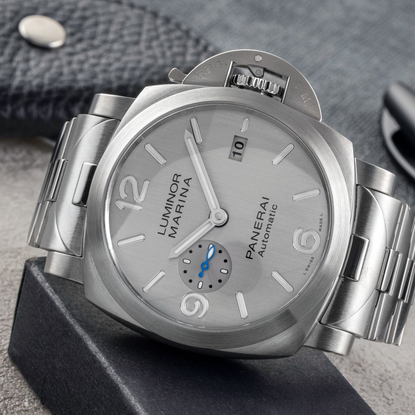 Panerai Luminor Marina PAM00978 (2019) - Silver dial 44 mm Steel case (2/8)