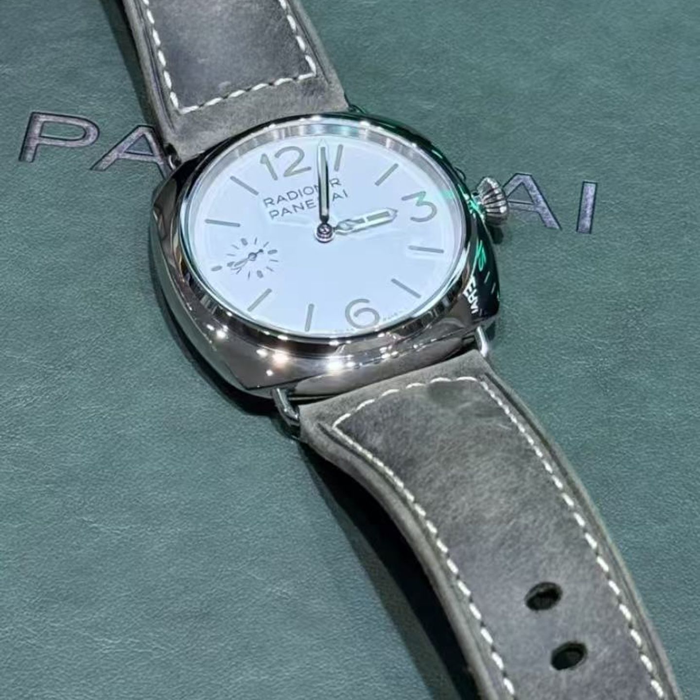 Panerai Radiomir 8 Days PAM01384 (2025) - Wit wijzerplaat 45mm Staal (5/6)