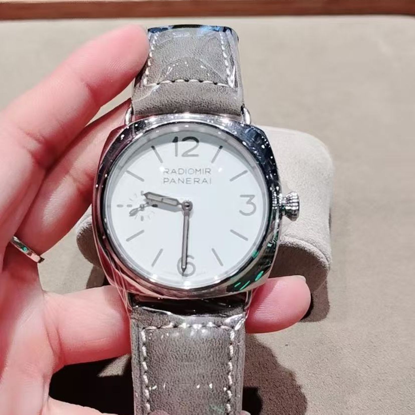 Panerai Radiomir 8 Days PAM01384 (2025) - Wit wijzerplaat 45mm Staal (2/6)