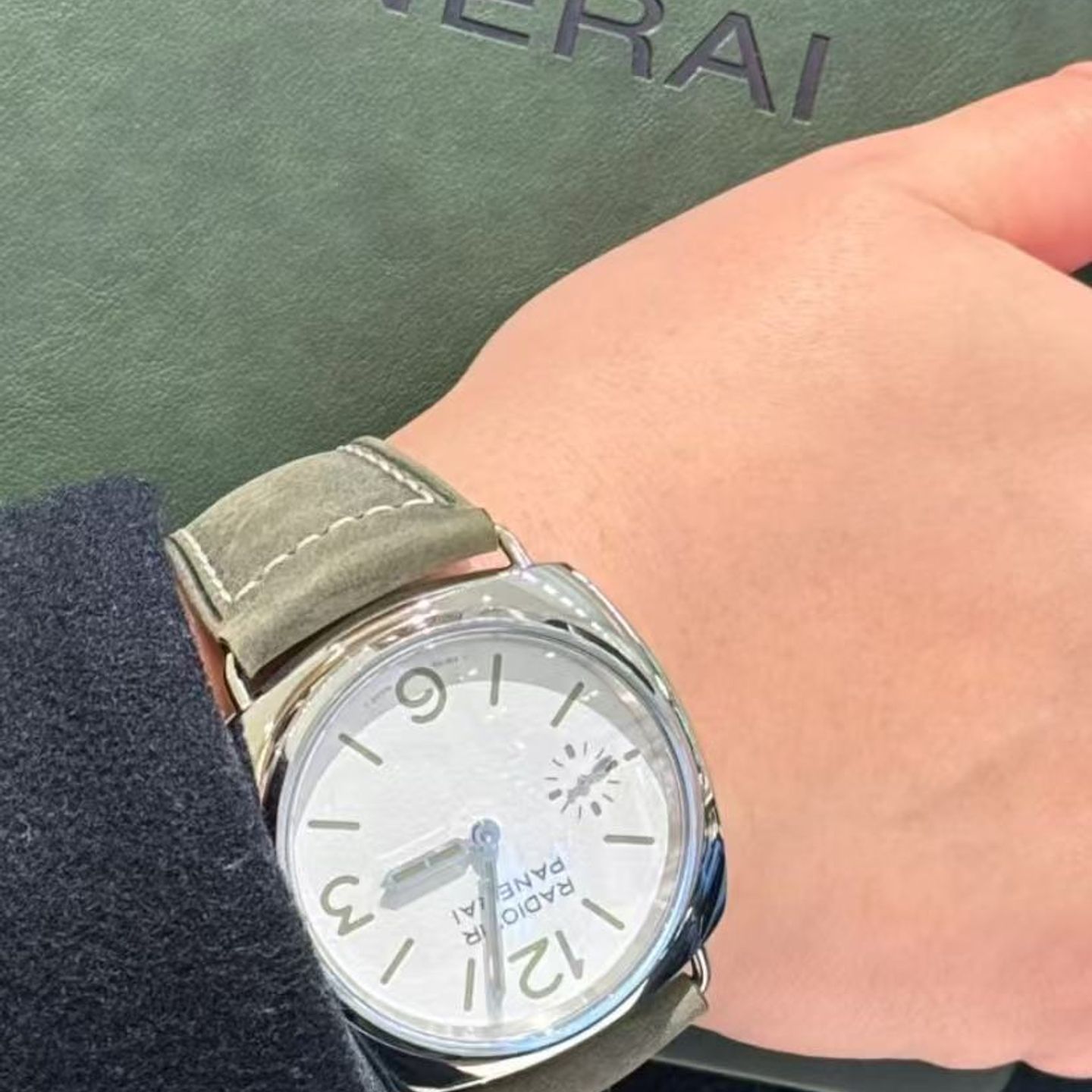 Panerai Radiomir 8 Days PAM01384 (2025) - Wit wijzerplaat 45mm Staal (4/6)