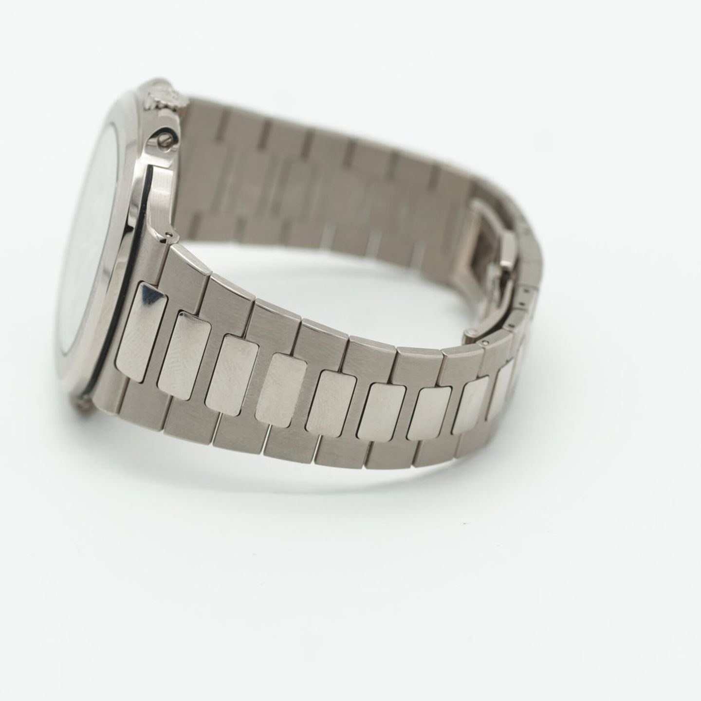 Patek Philippe Nautilus 5811 (2024) - Blue dial 41 mm White Gold case (7/8)