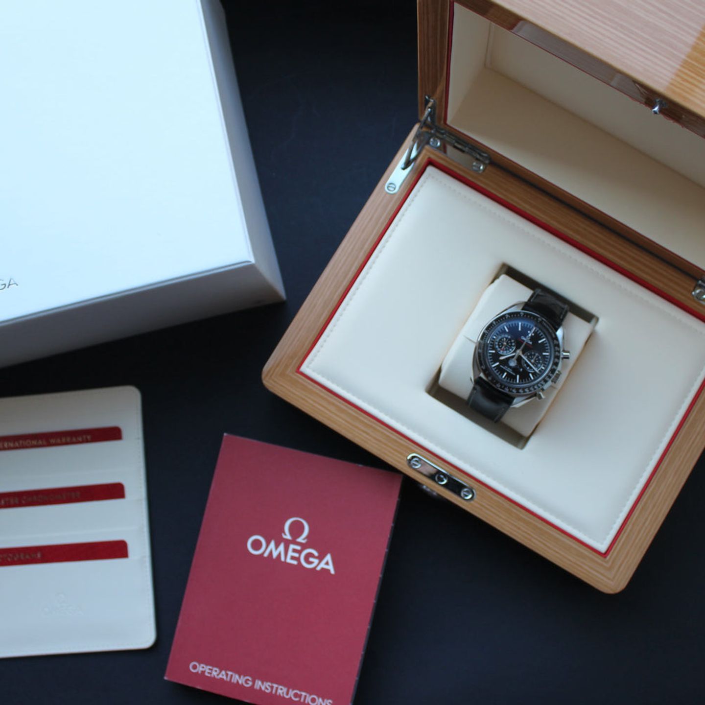 Omega Speedmaster Professional Moonwatch Moonphase 304.33.44.52.01.001 (2024) - Zwart wijzerplaat 44mm Staal (2/5)