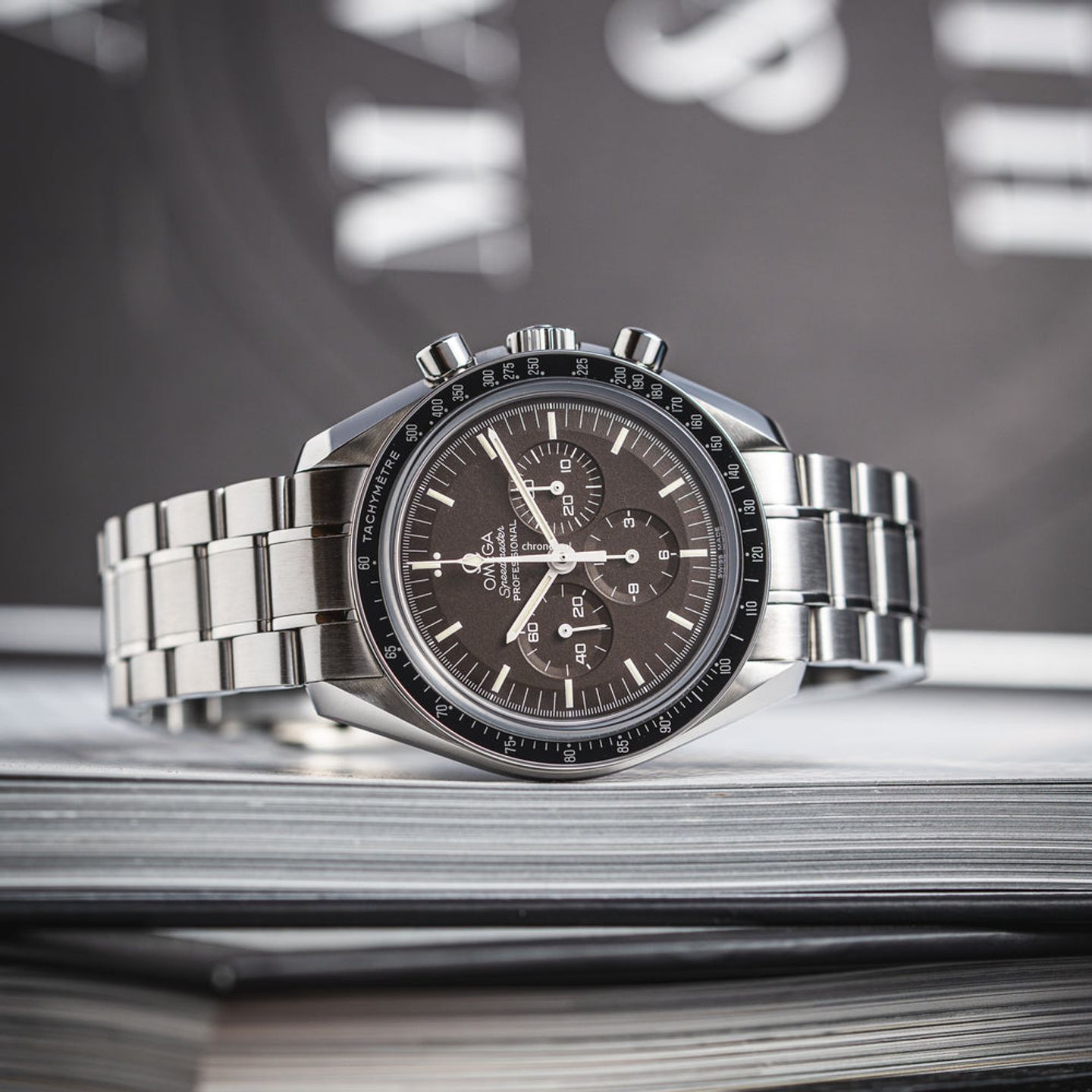 Omega Speedmaster Professional Moonwatch 311.30.42.30.13.001 (2011) - Brown dial 42 mm Steel case (2/8)