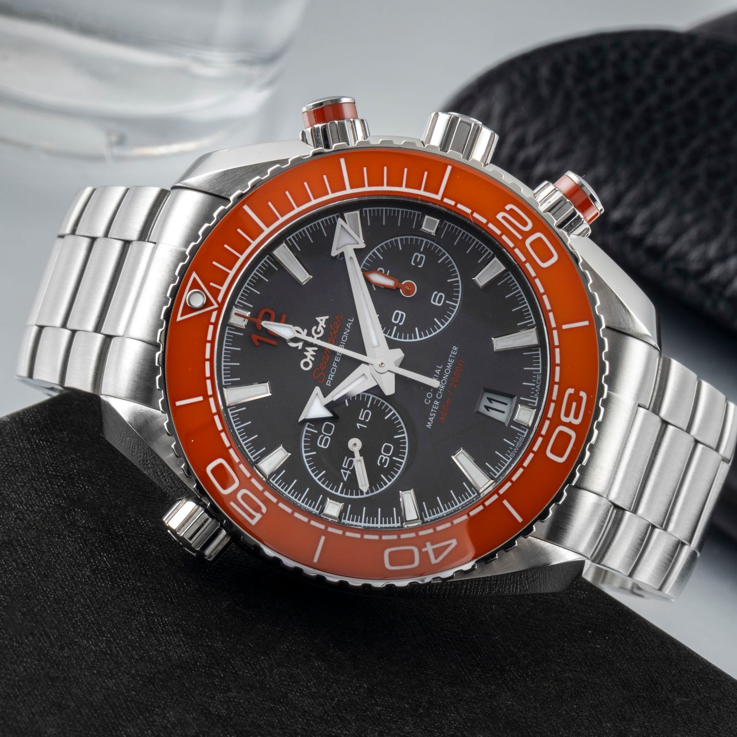 Omega Seamaster Planet Ocean Chronograph 215.30.46.51.99.001 - (2/8)
