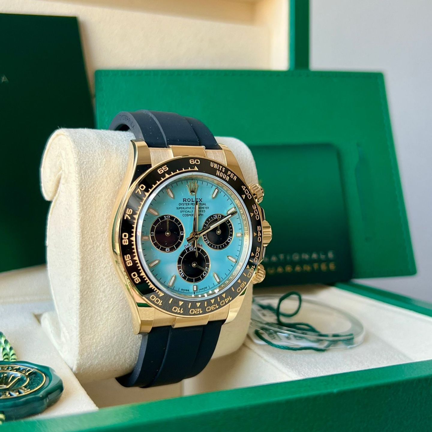 Rolex Daytona 126518LN (2025) - Turquoise dial 40 mm Yellow Gold case (1/4)