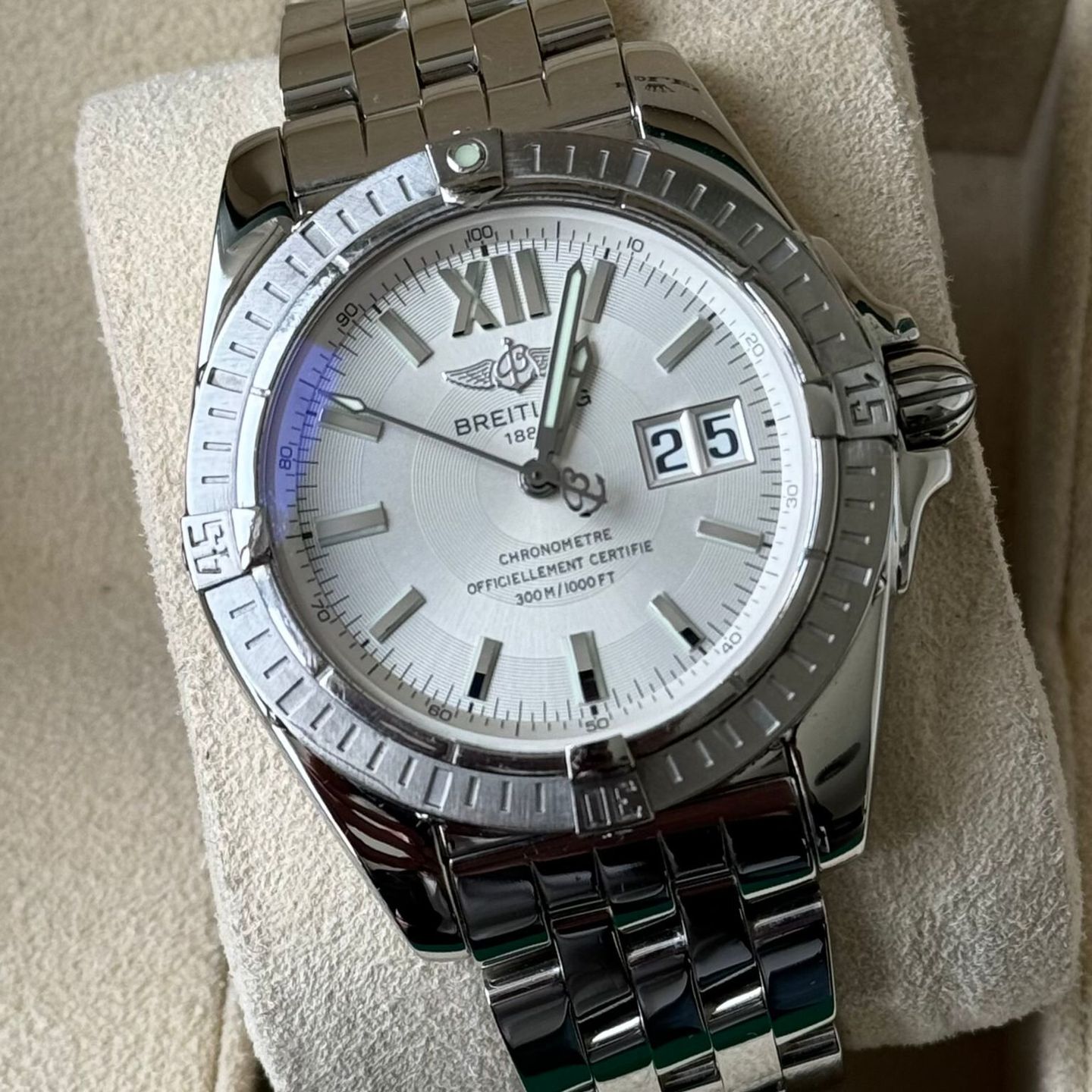 Breitling Cockpit A49350 (2006) - White dial 39 mm Steel case (1/7)