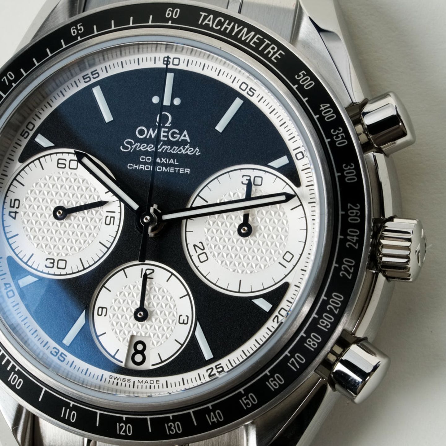 Omega Speedmaster Racing 326.30.40.50.01.002 (2025) - Black dial 40 mm Steel case (6/8)