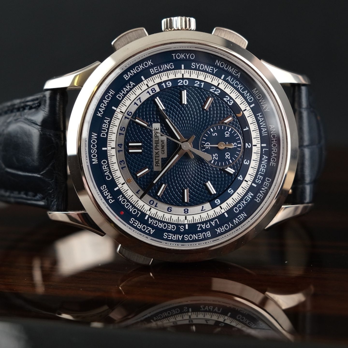 Patek Philippe World Time Chronograph 5930G-010 (2022) - Blue dial 40 mm White Gold case (1/8)
