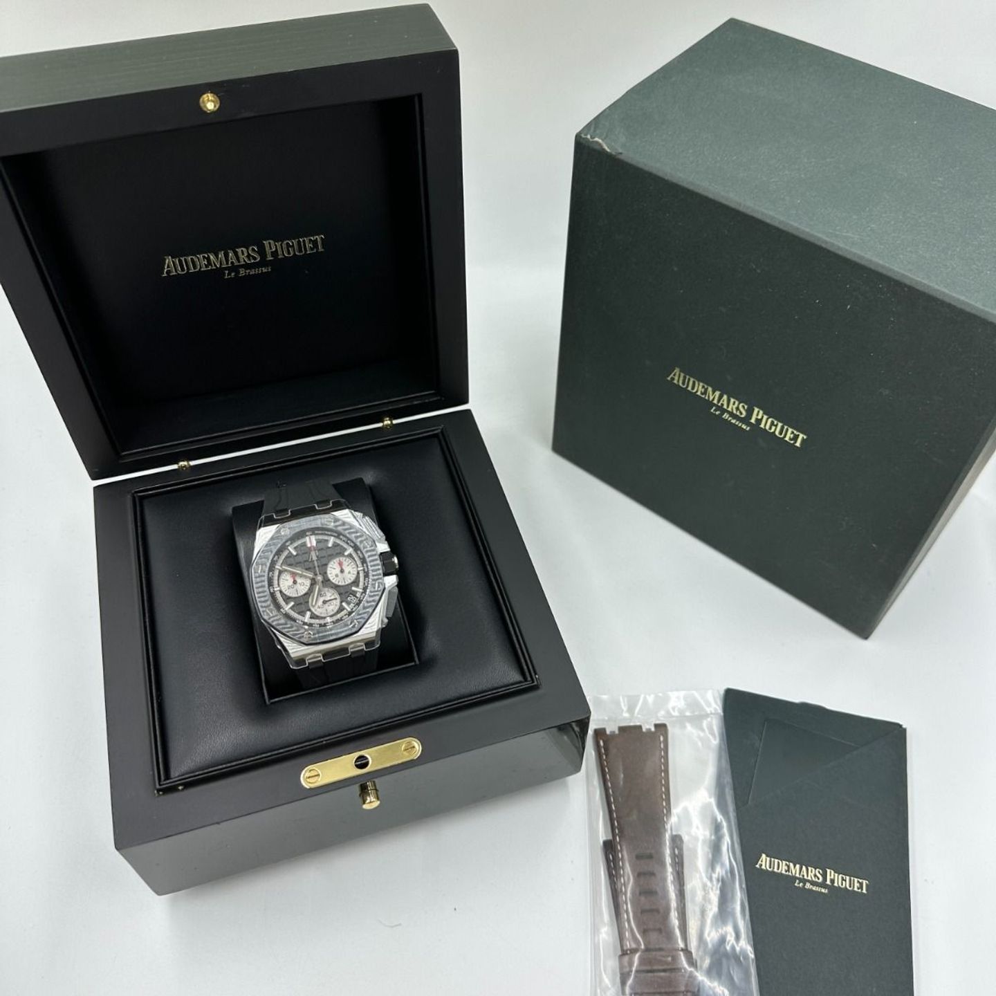 Audemars Piguet Royal Oak Offshore 26420SO.OO.A002CA.01 (2024) - Black dial 43 mm Steel case (2/8)