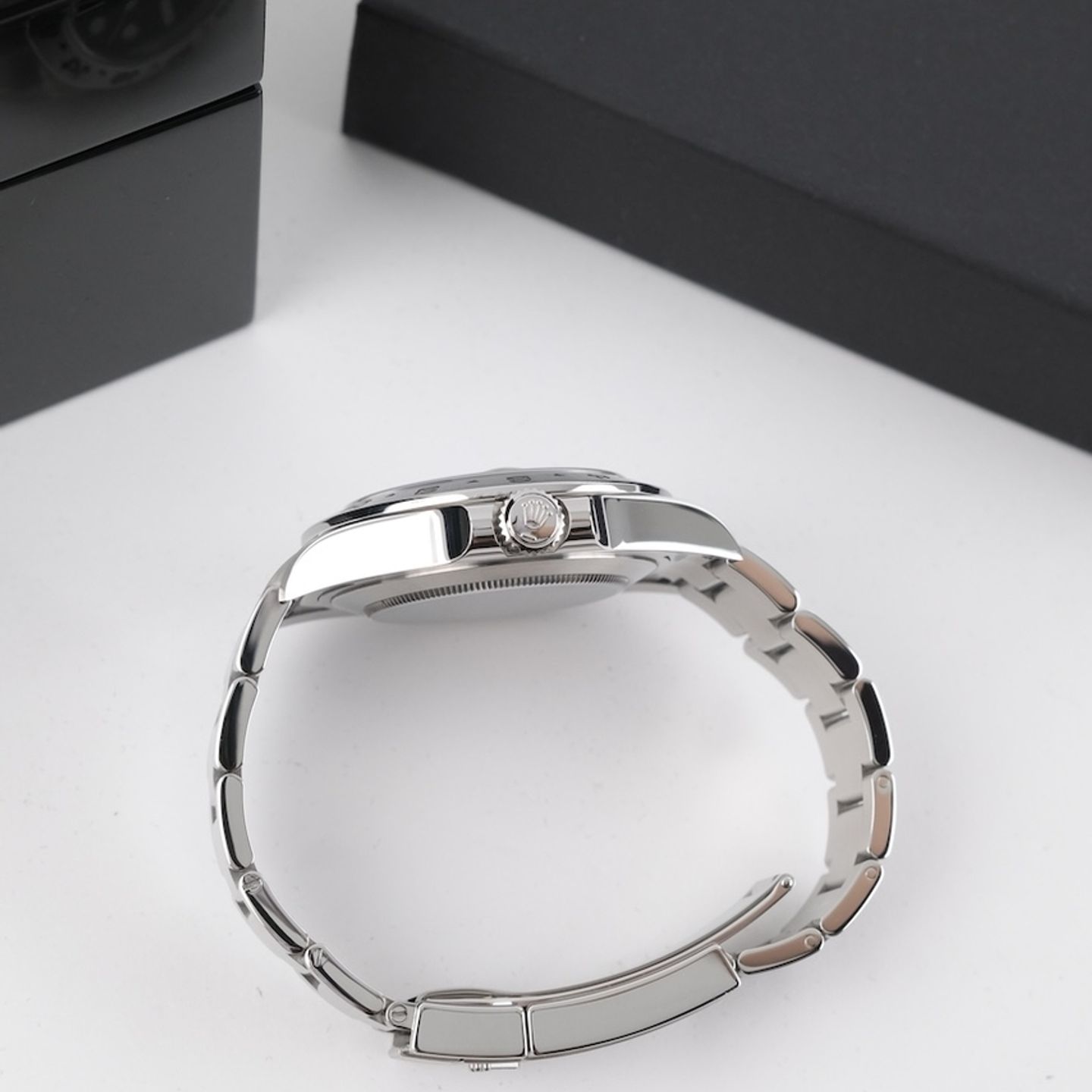 Rolex Explorer II 216570 (2018) - Black dial 42 mm Steel case (6/8)