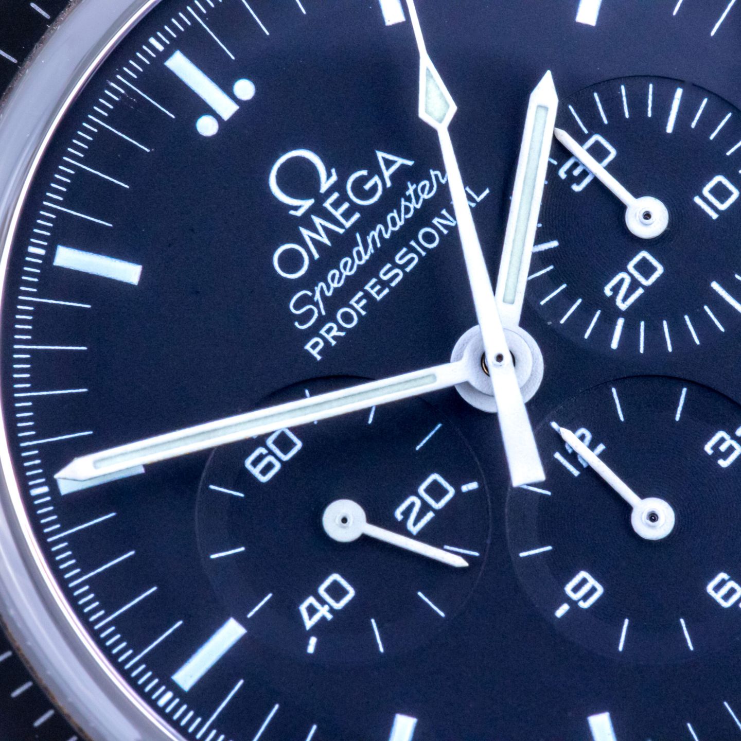 Omega Speedmaster Professional Moonwatch 3573.50.00 (2005) - Black dial 42 mm Steel case (2/8)