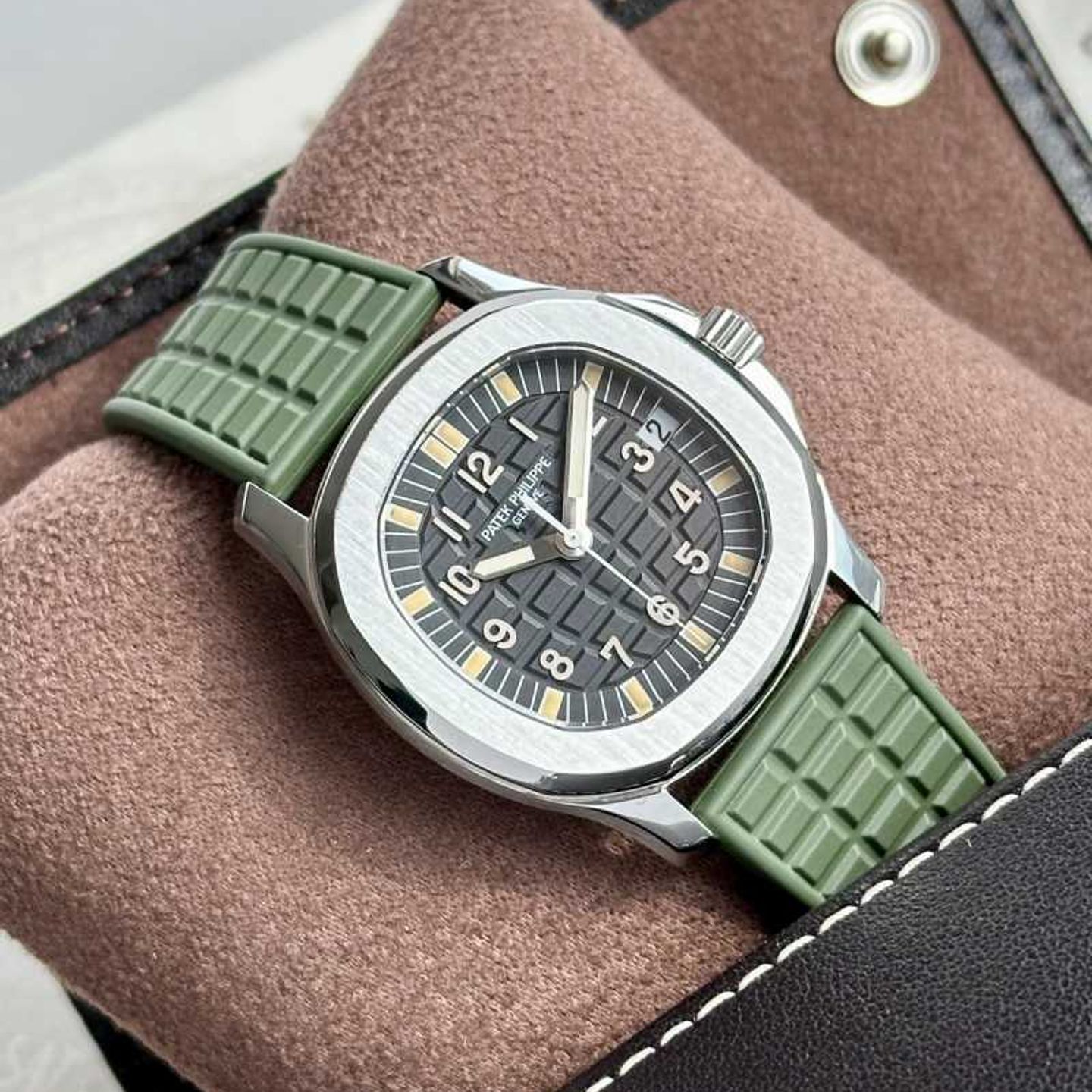 Patek Philippe Aquanaut 5066 - (3/8)