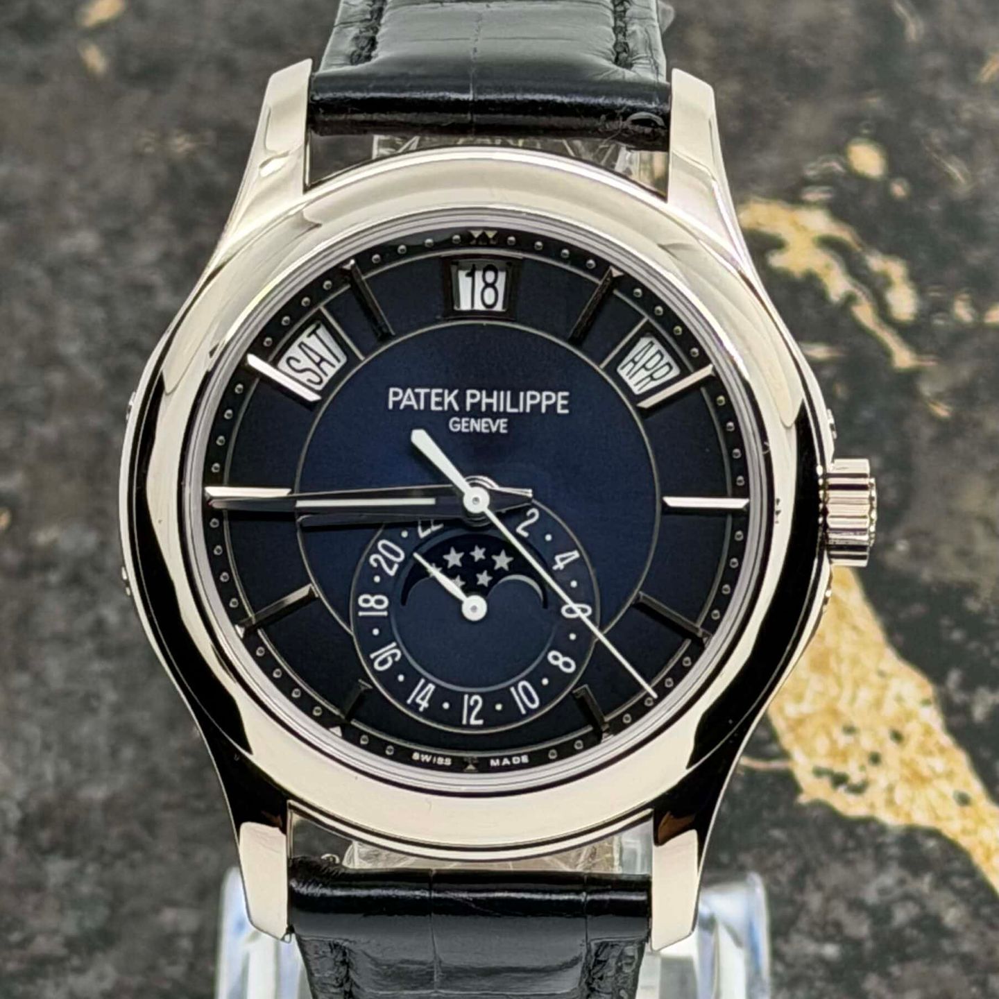 Patek Philippe Annual Calendar 5205G-013 - (2/8)