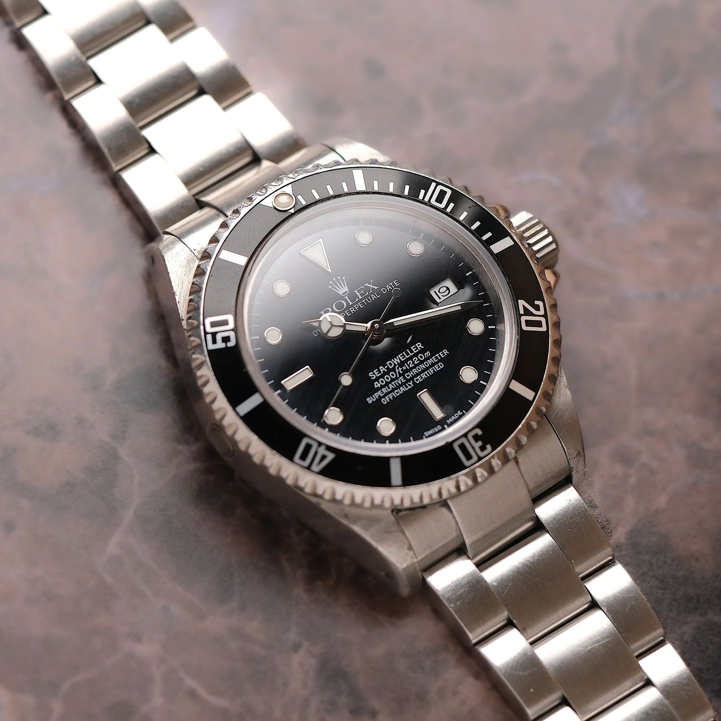 Rolex Sea-Dweller 4000 16600 (Unknown (random serial)) - Black dial 40 mm Steel case (1/7)