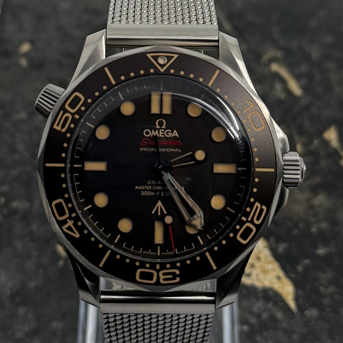 Omega Seamaster Diver 300 M 210.90.42.20.01.001 (2026) - Bruin wijzerplaat 42mm Titanium (2/8)