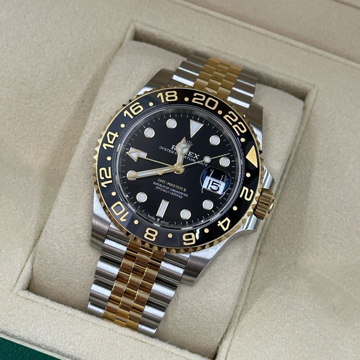 Rolex GMT-Master II 126713GRNR (2024) - Black dial 40 mm Gold/Steel case (8/8)