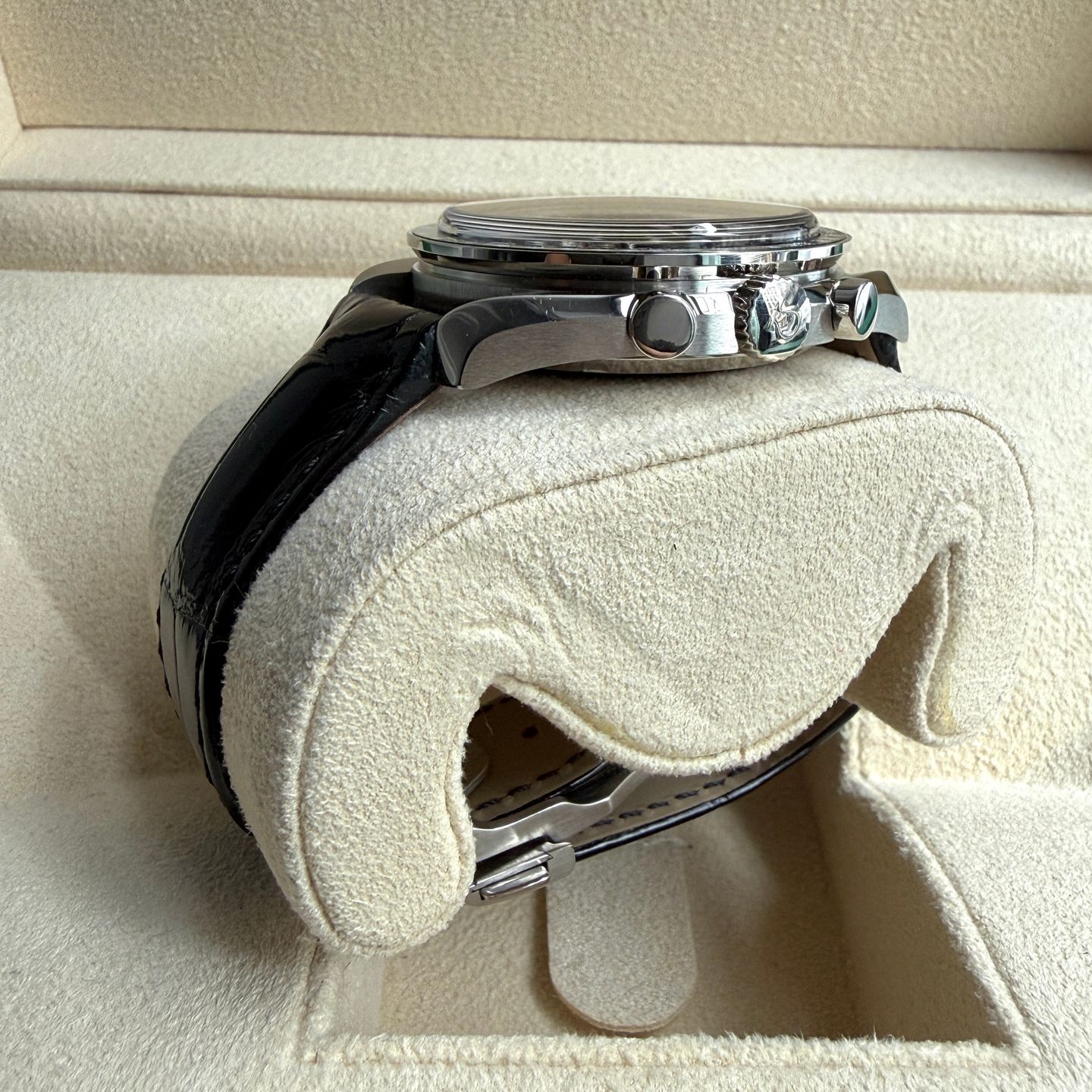 Omega Speedmaster Professional Moonwatch 311.93.42.30.99.001 (2023) - Black dial 42 mm Platinum case (8/14)