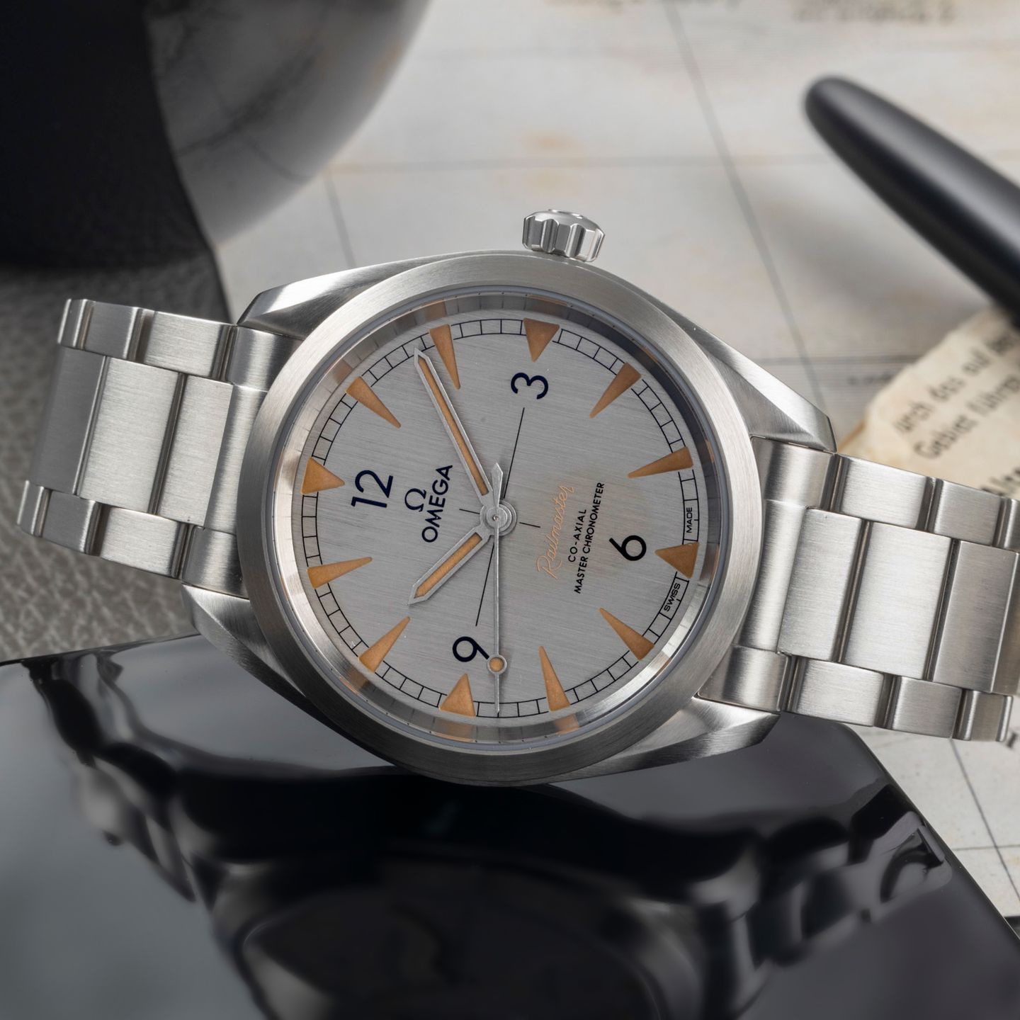 Omega Seamaster Railmaster 220.10.40.20.06.001 (2022) - Grijs wijzerplaat 40mm Staal (2/8)