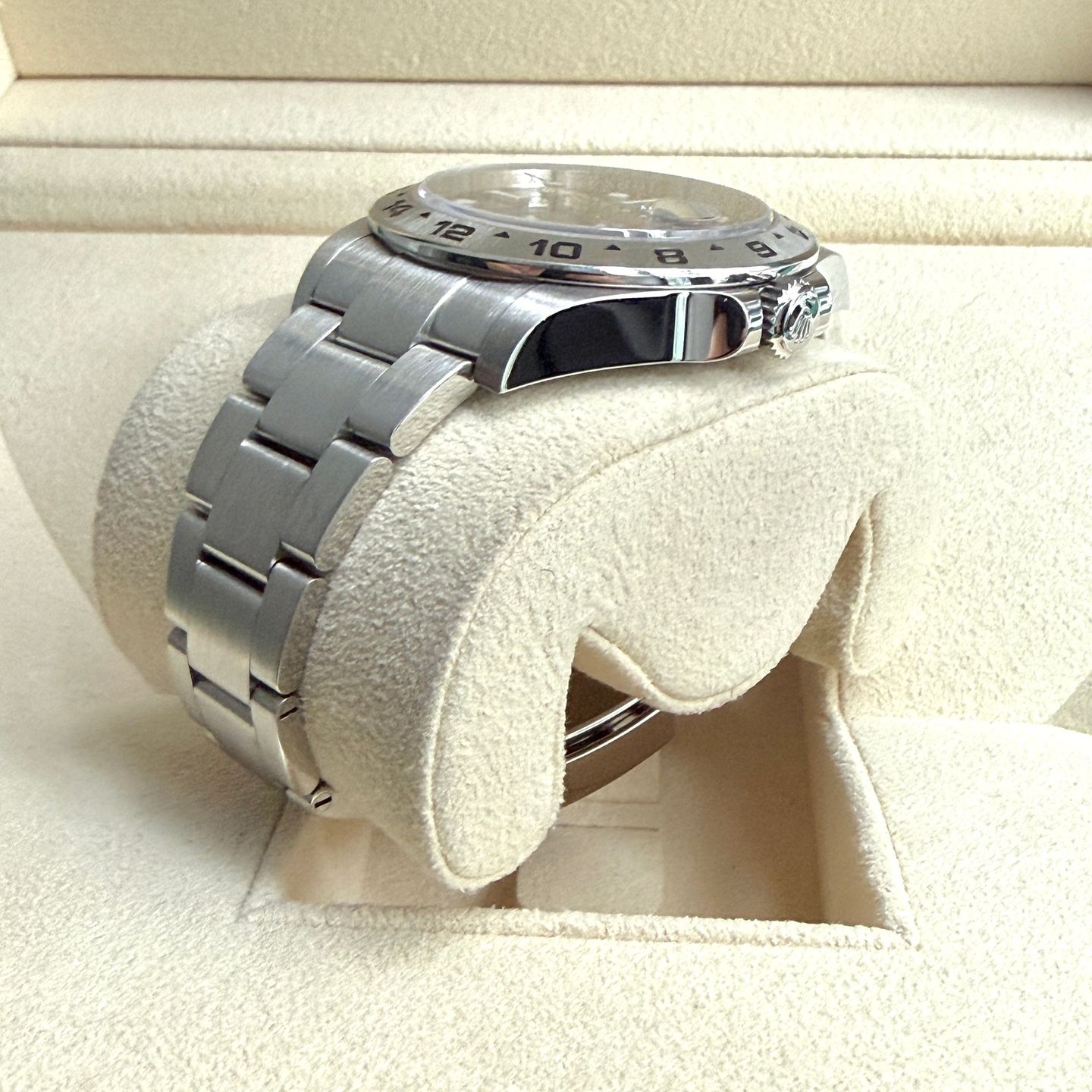 Rolex Explorer II 216570 (2013) - Black dial 42 mm Steel case (5/14)