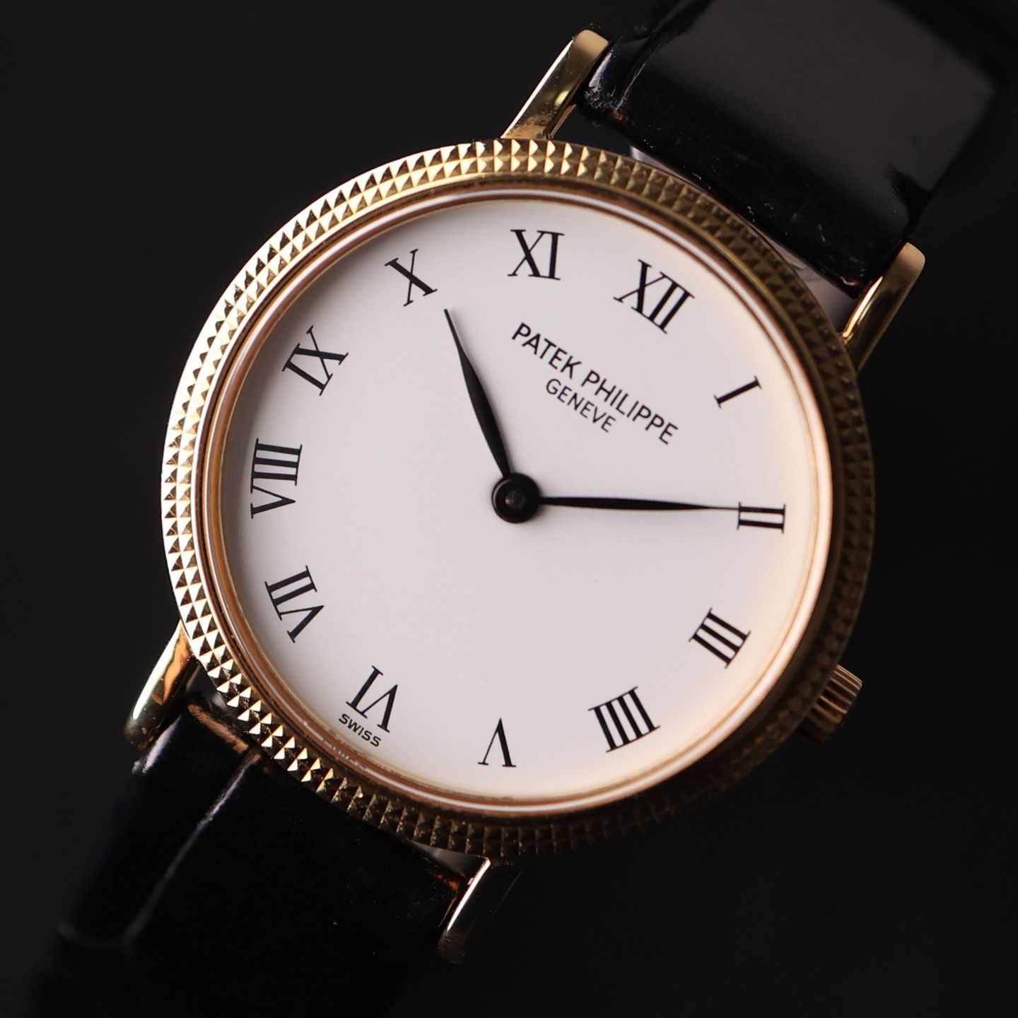 Patek Philippe Calatrava 4819 (2001) - White dial 26 mm Yellow Gold case (2/3)