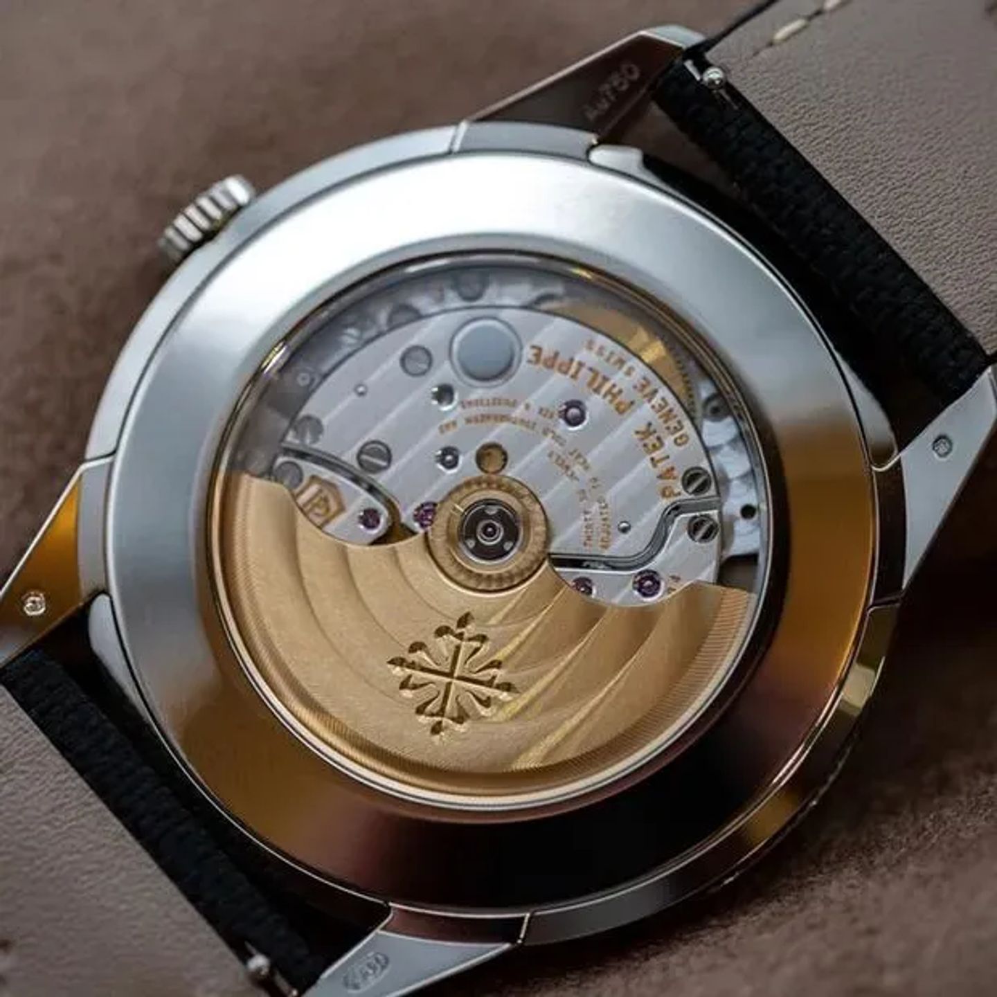 Patek Philippe Calatrava 5226G-001 - (5/6)