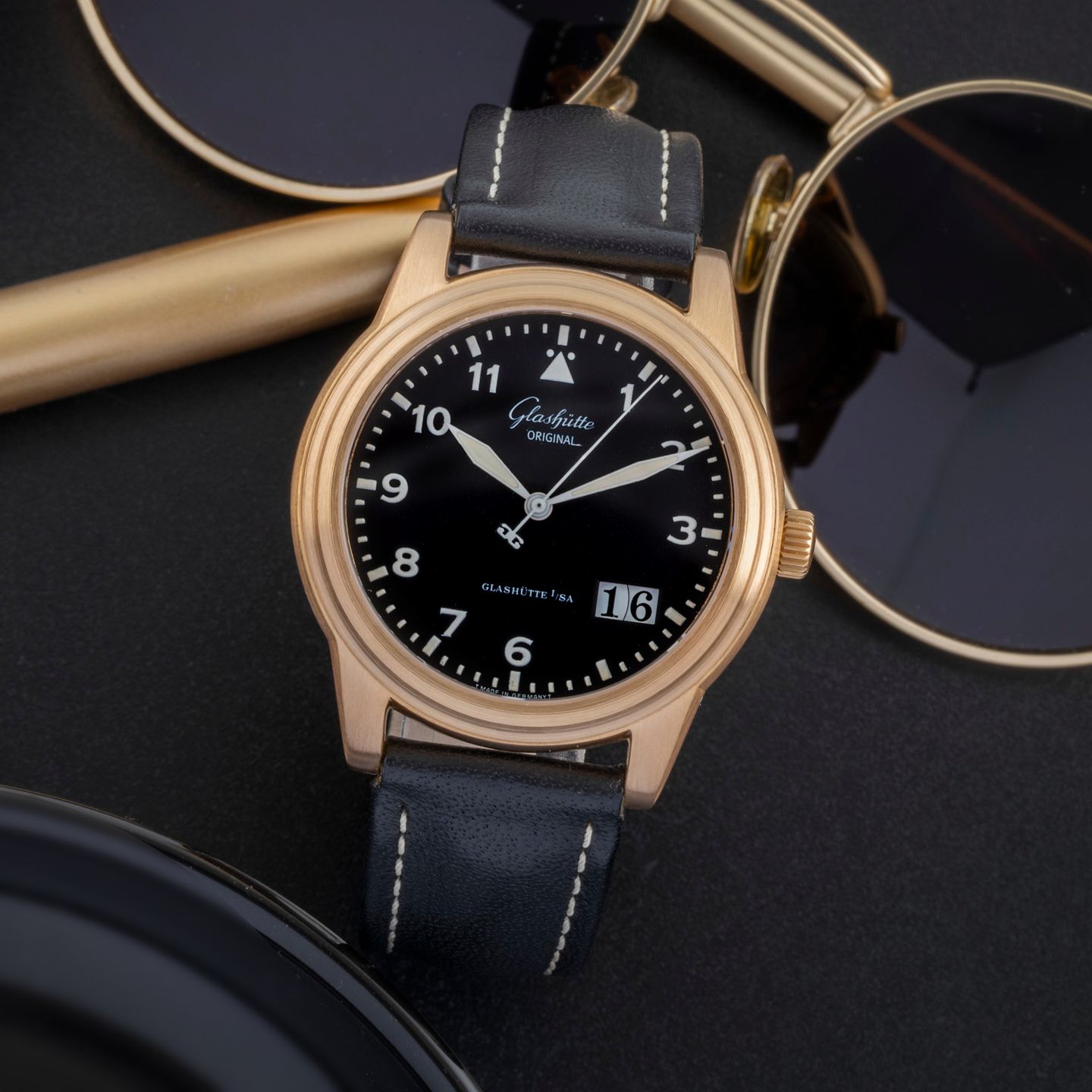 Glashütte Original Navigator 39-42-07-11-04 (Unknown (random serial)) - Black dial 39 mm Yellow Gold case (1/8)