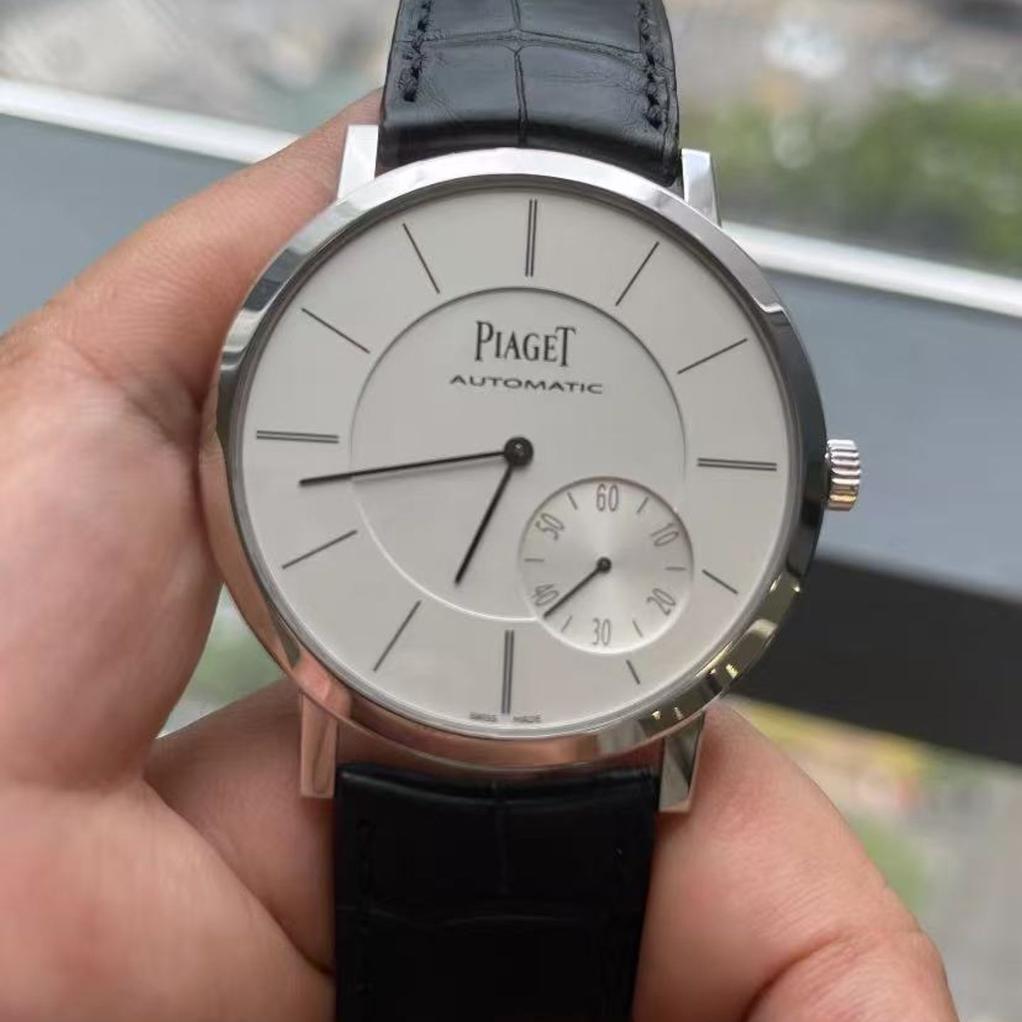 Piaget Altiplano G0A35130 (2023) - Silver dial 43 mm White Gold case (2/3)