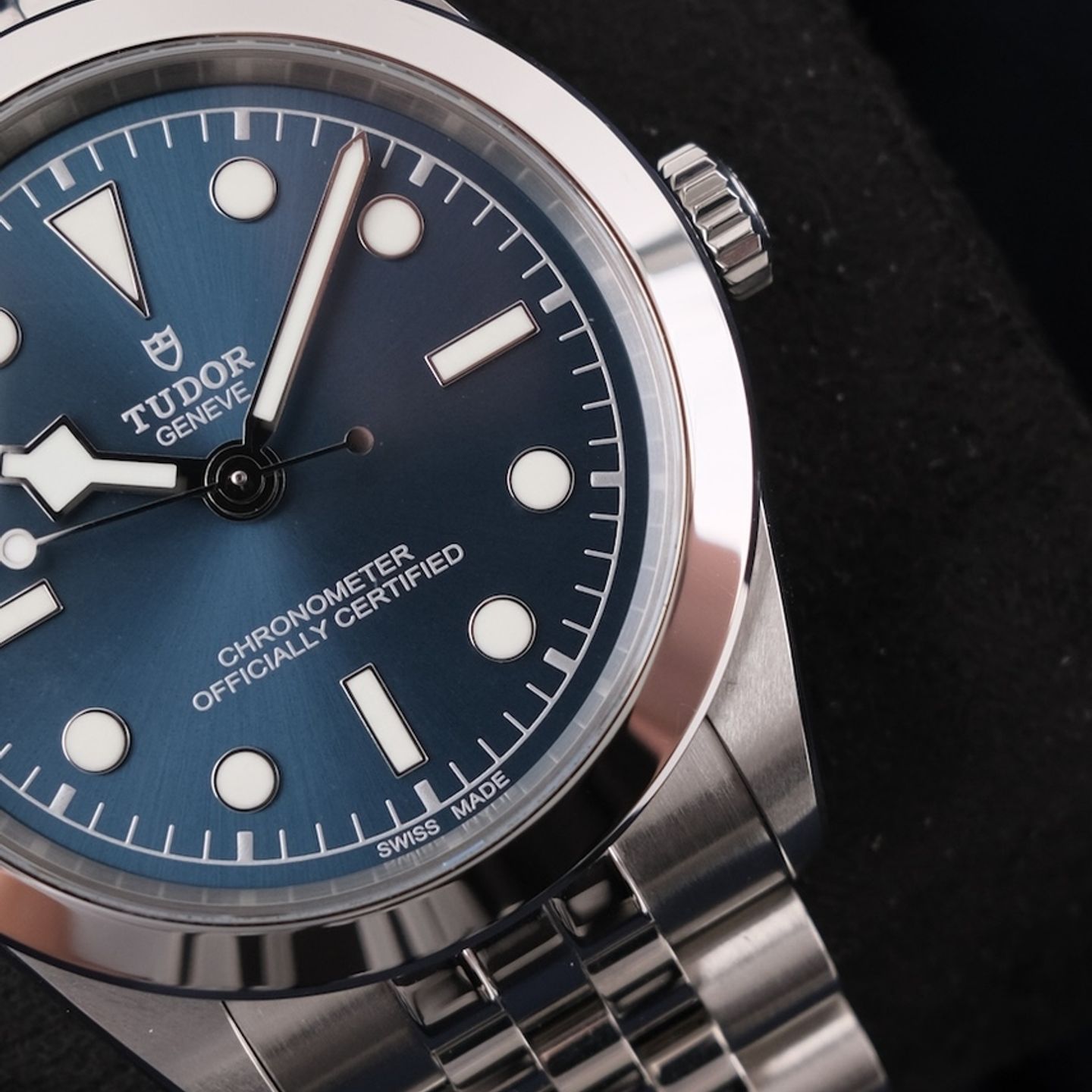 Tudor Black Bay 79660 (2026) - Blue dial 39 mm Steel case (4/8)