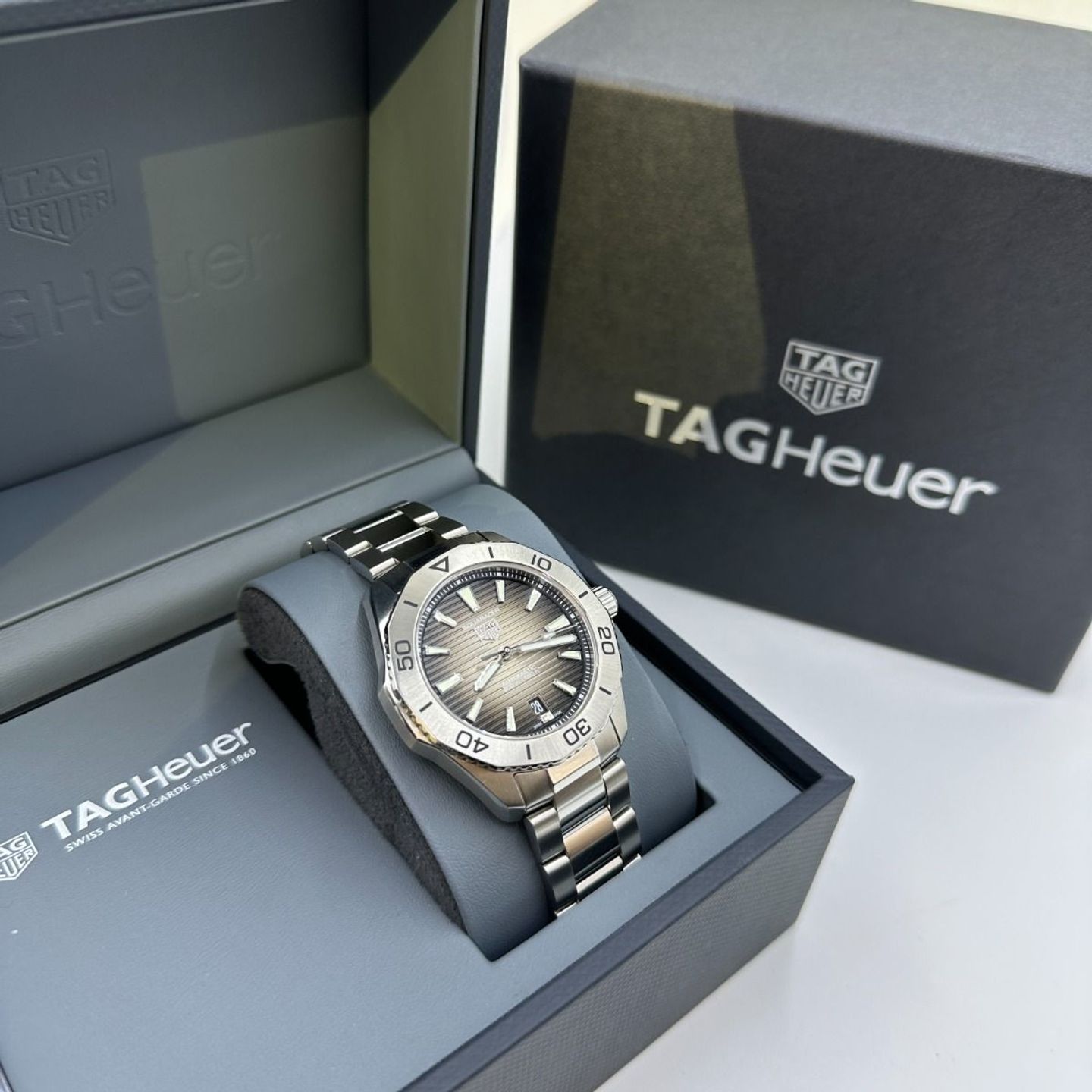 TAG Heuer Aquaracer WBP2110.BA0627 (2024) - Black dial 40 mm Steel case (2/8)