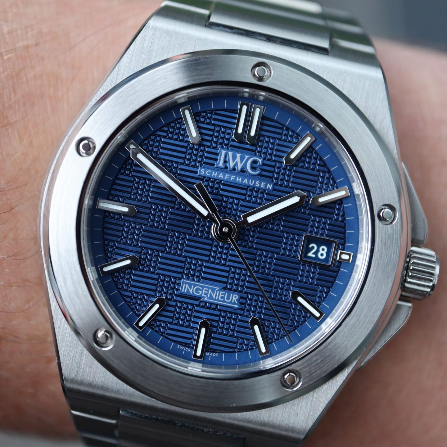 IWC Ingenieur Automatic IW328907 (2025) - Blue dial 40 mm Steel case (1/8)
