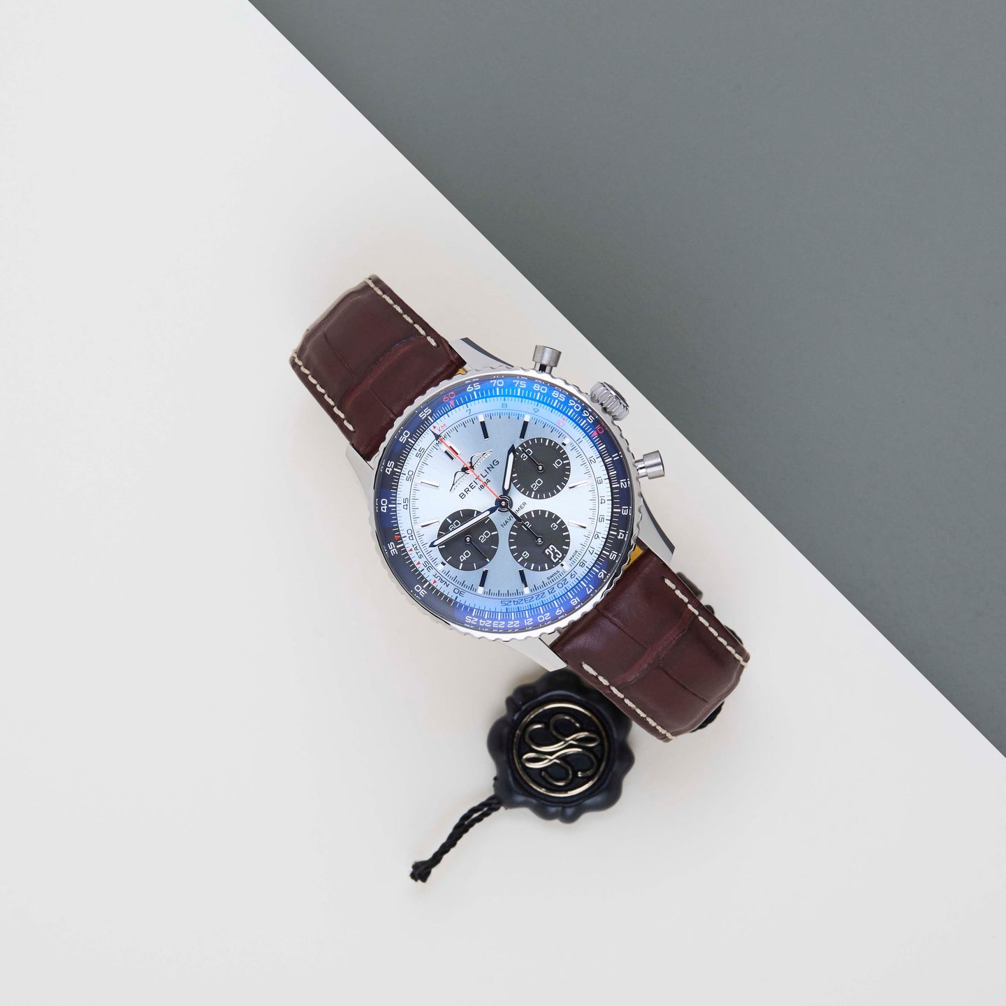 Breitling Navitimer 1 B01 Chronograph AB0138 (2025) - Zwart wijzerplaat 43mm Staal (2/8)