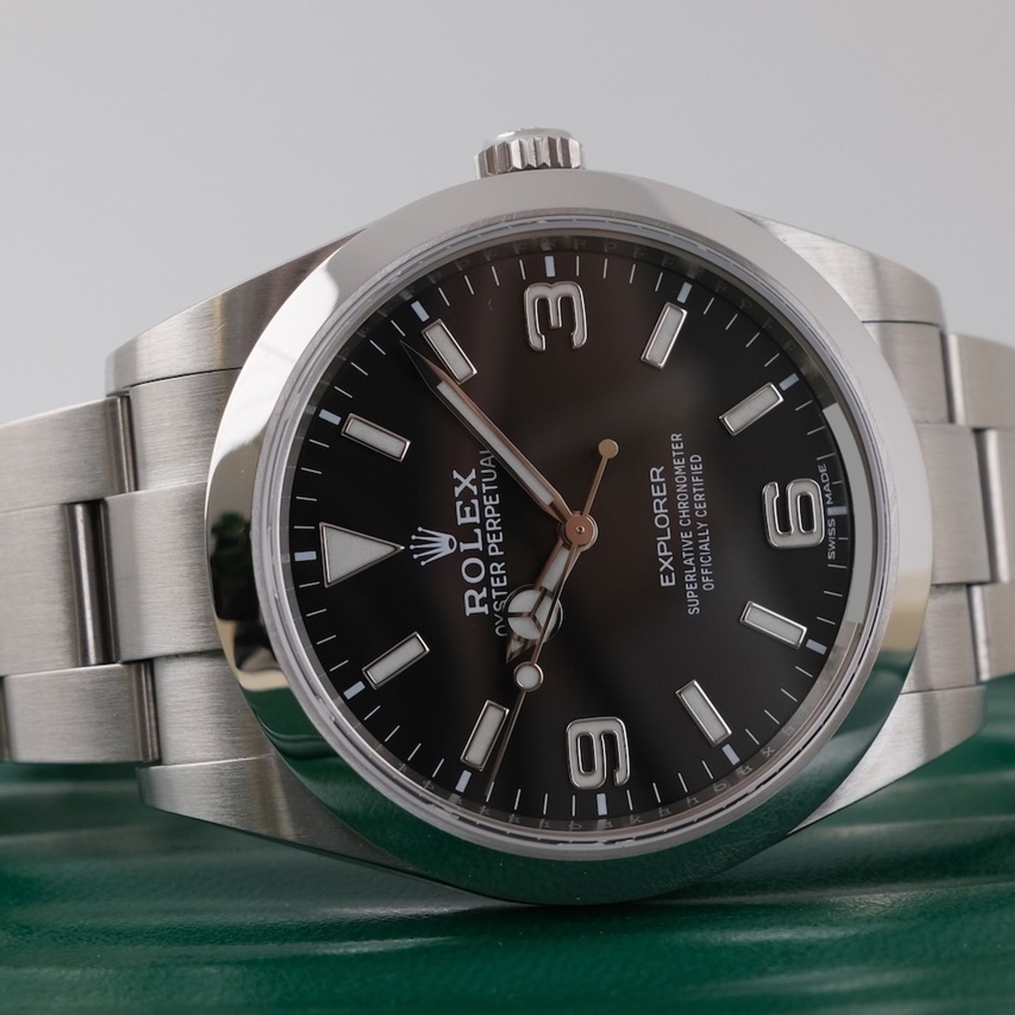 Rolex Explorer 214270 - (2/8)